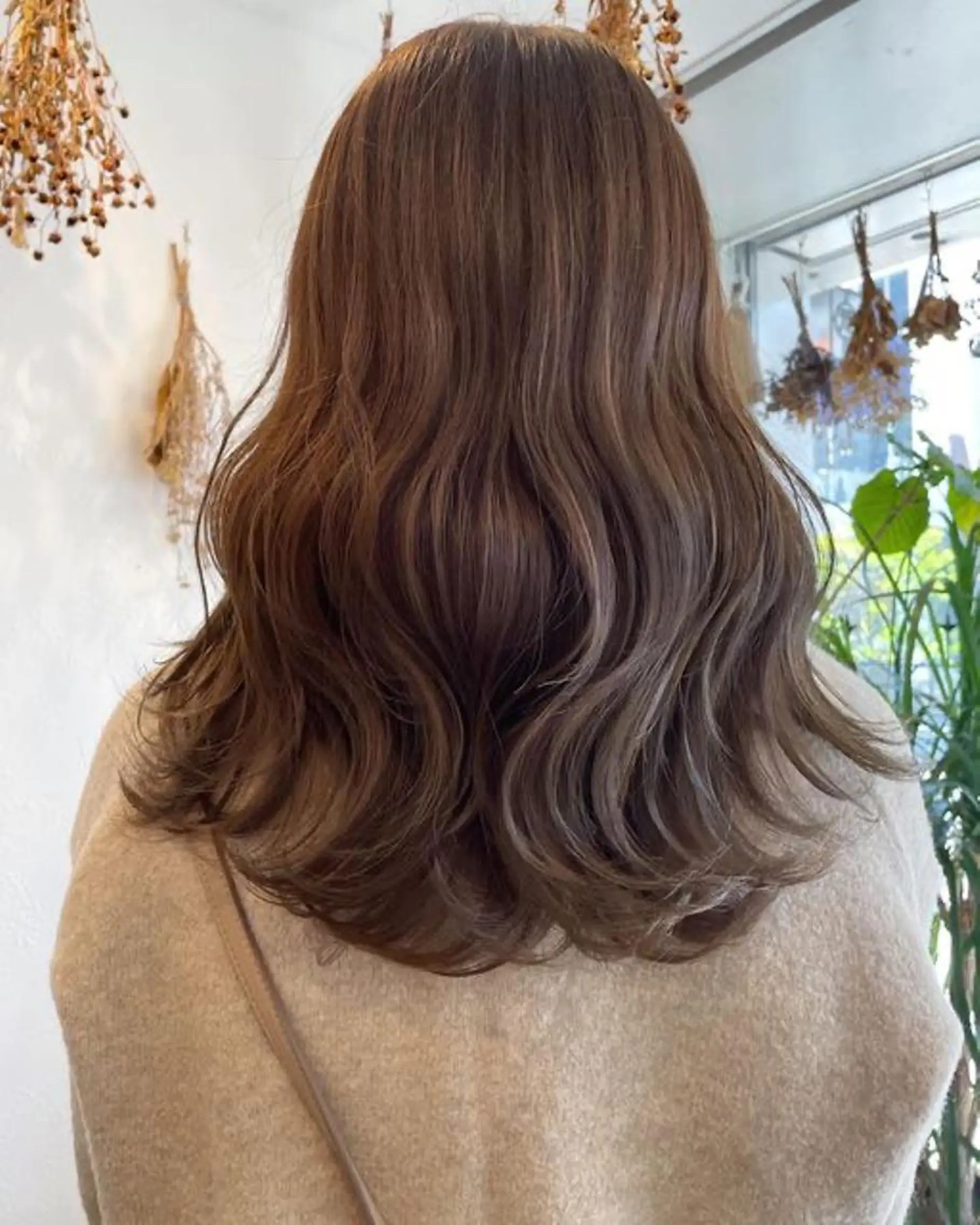 セミロング カラー アッシュ ベージュカラー ブリーチ ダブルカラー ブリーチなしカラー ヘアカラー m ā l o.🌷 サカモトマイコのヘアスタイル