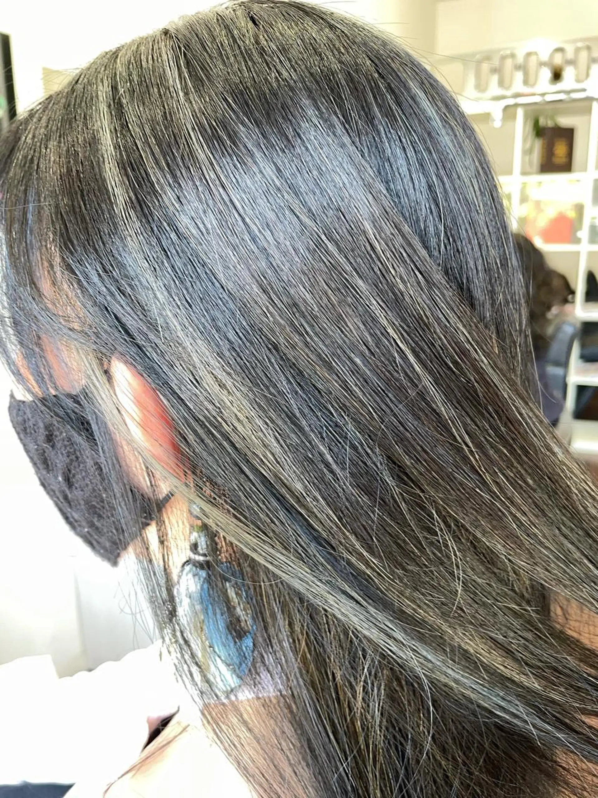 ロング カラー ブリーチ ケアブリーチ グレージュ ハイライトカラー インナーカラー カット ヘアカラー トリートメント SHINYA シンヤヘアーズのヘアスタイル