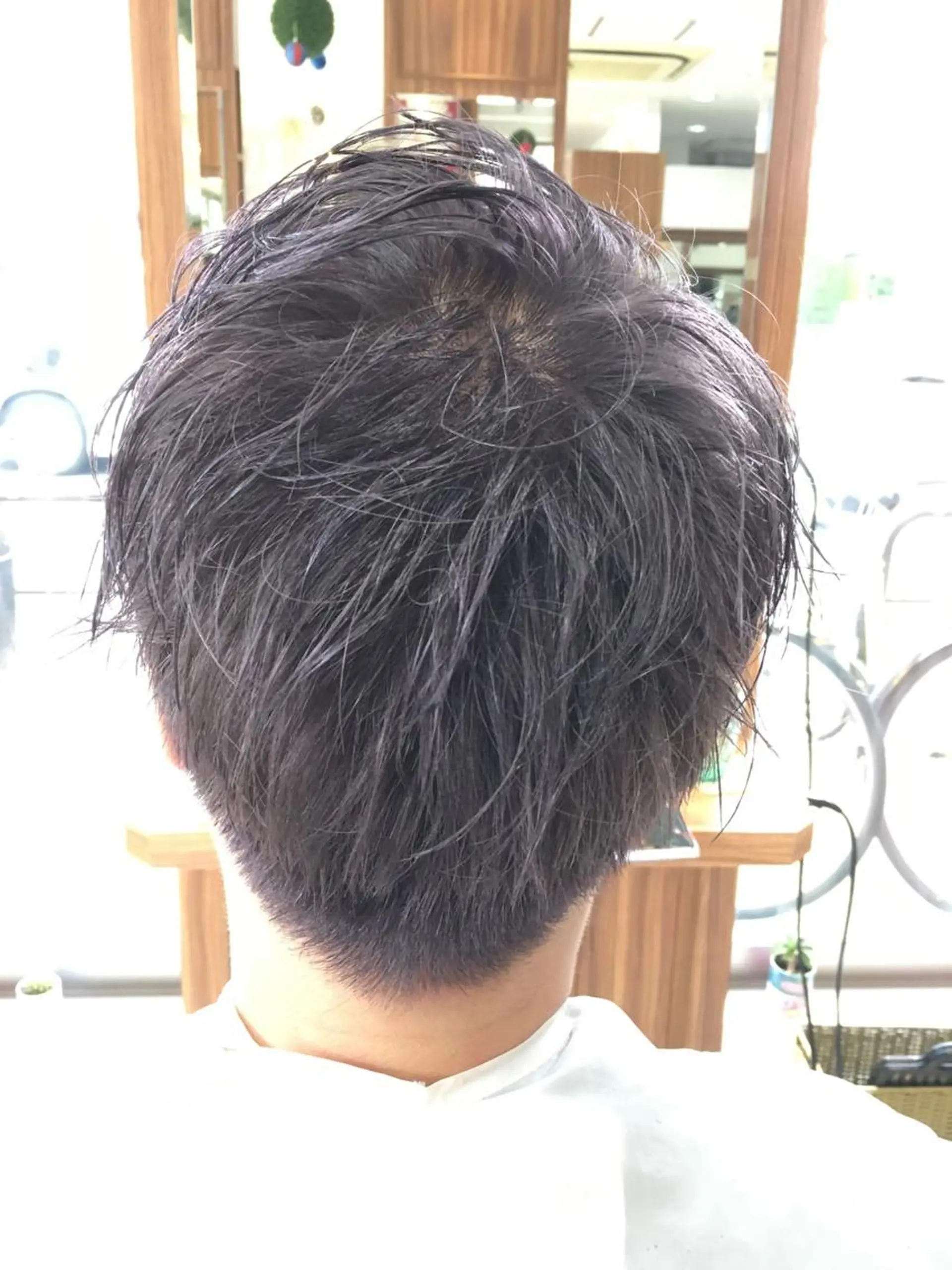 ショート カラー メンズ アッシュ 透明感カラー パープルカラー パープルアッシュ カット トリートメント 白髪ぼかしハイライト 柳川拓哉のヘアスタイル