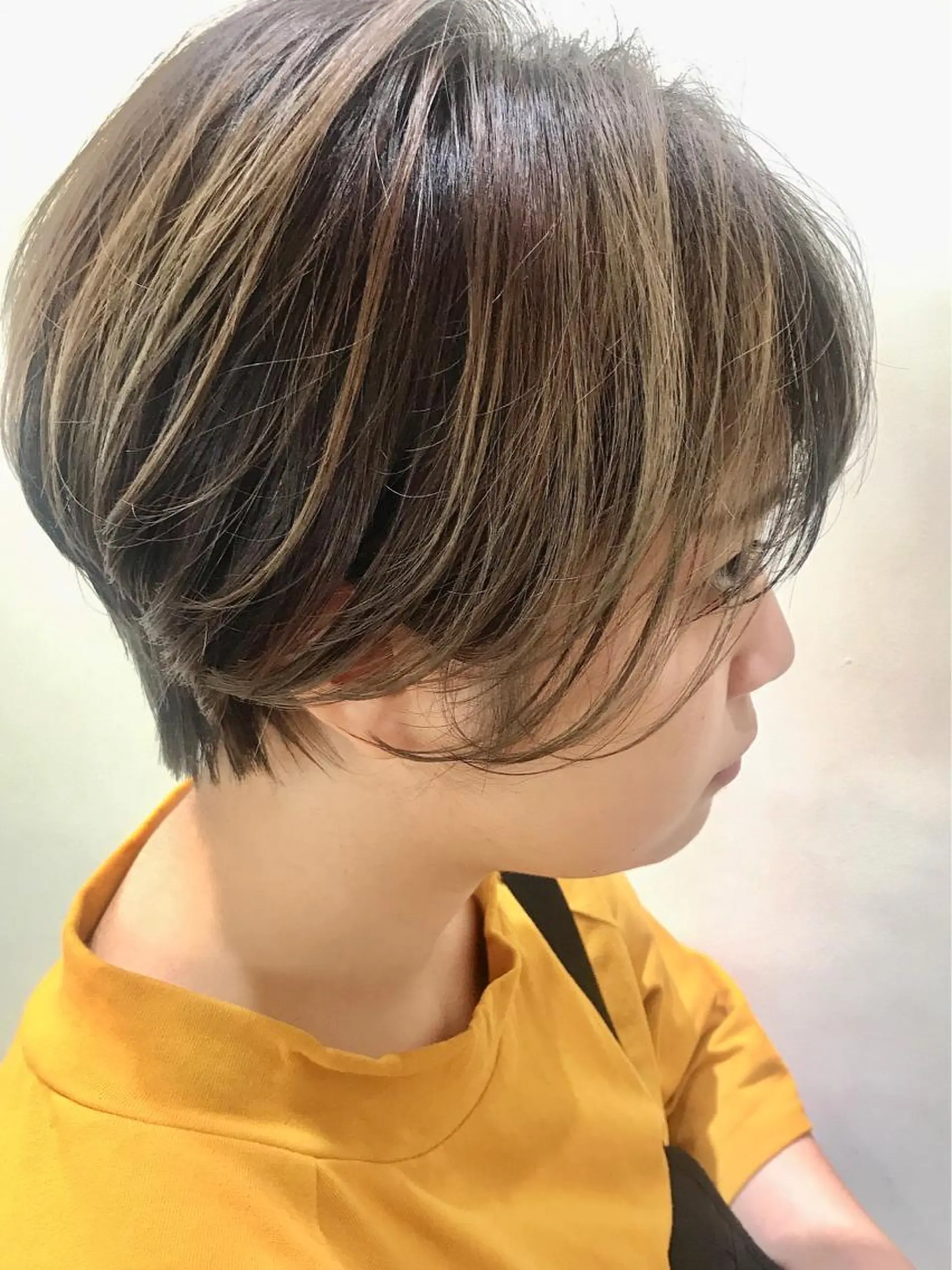 ショート カラー カット レイヤー/ベージュ カラー/ハシモトのヘアスタイル