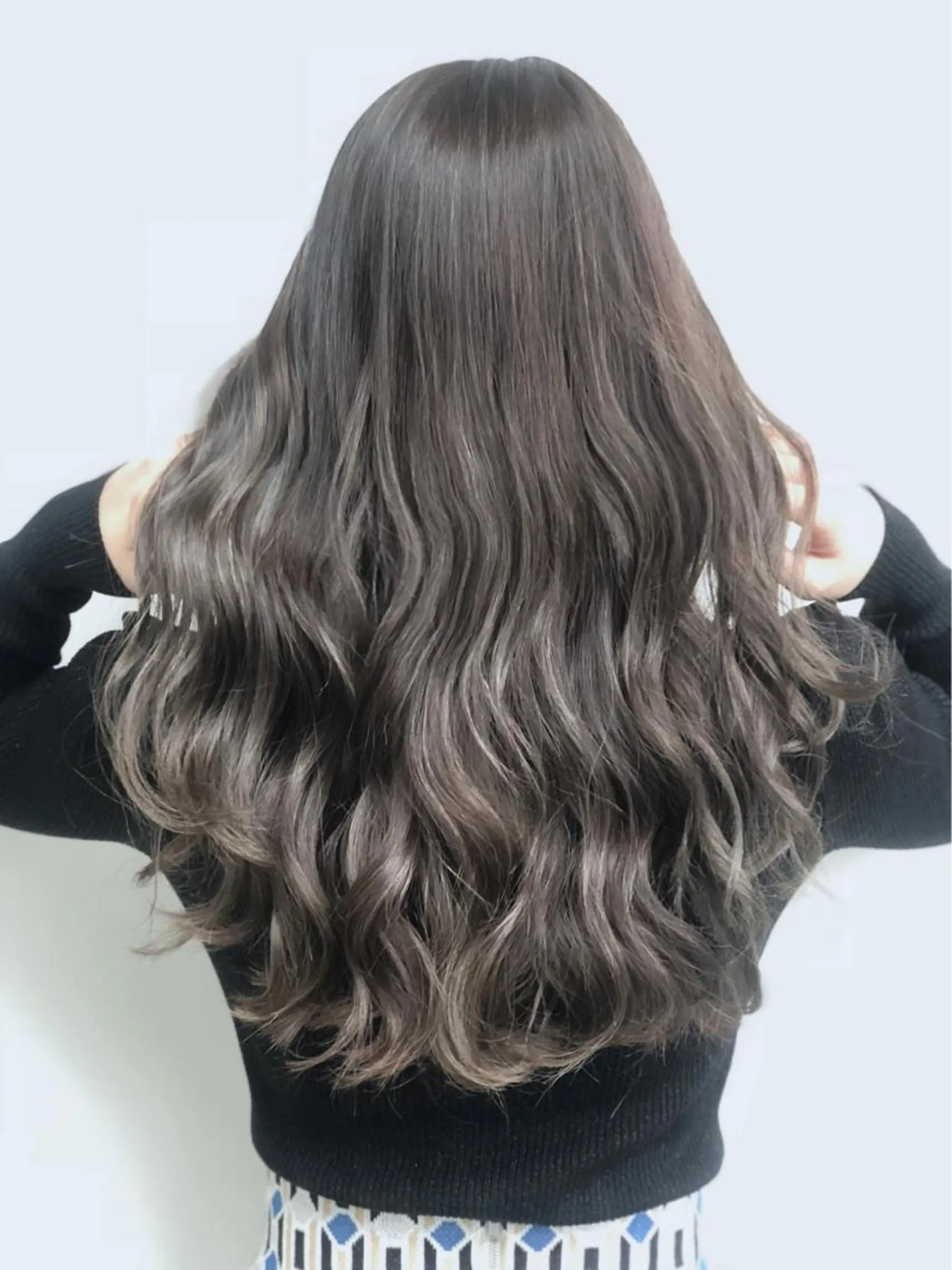 ロング ヘアカラー 飯島 優衣のヘアスタイル