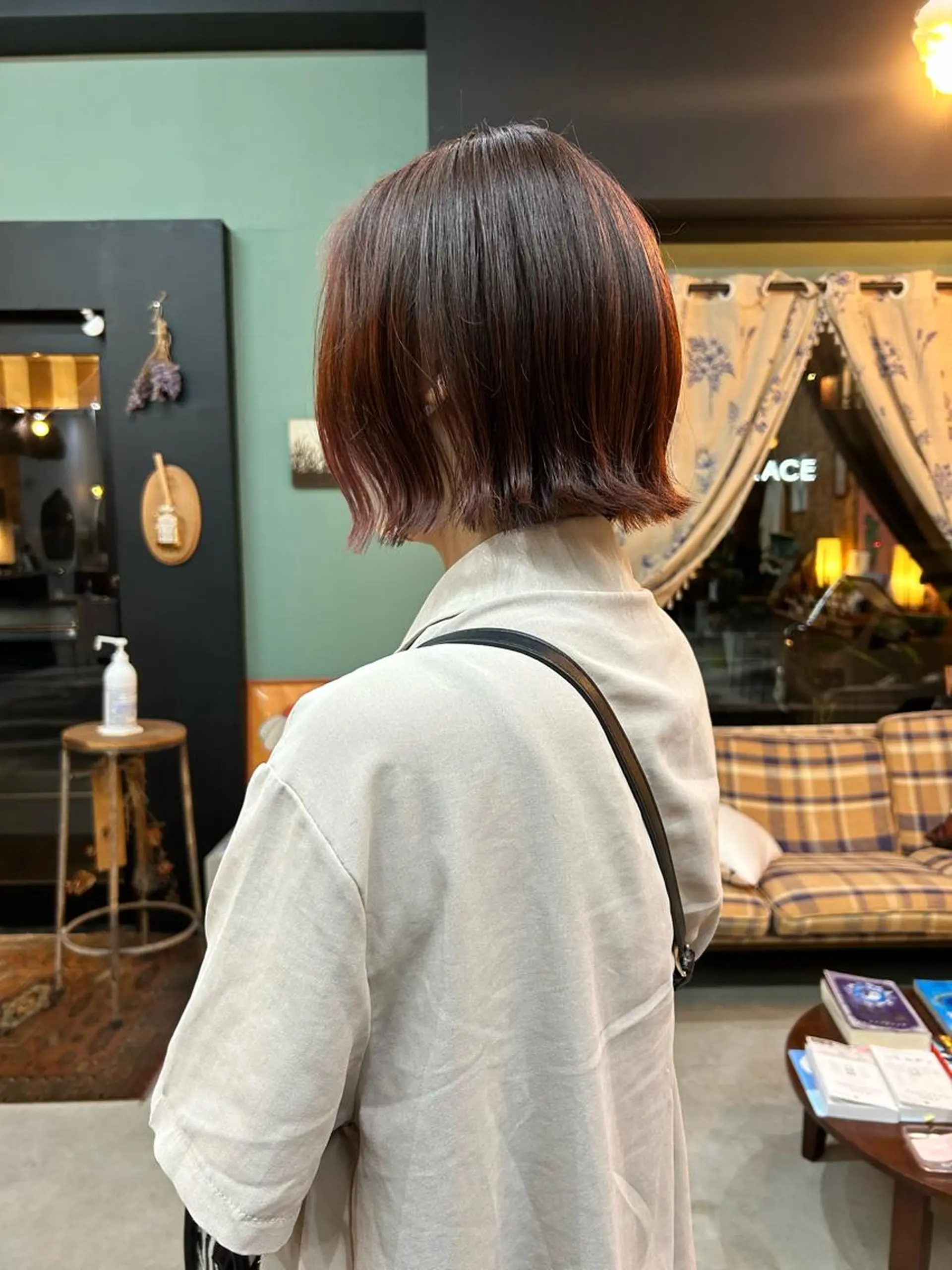 ミディアム カット ヘアカラー トリートメント 問屋町chapter 日笠快生のヘアスタイル