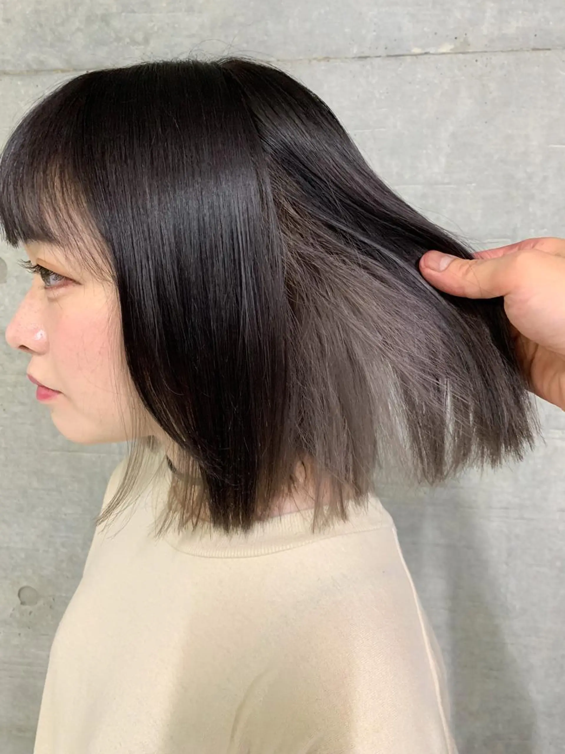 セミロング カラー ブリーチ ケアブリーチ インナーカラー シルバー ホワイトシルバー THE./ブリーチ 透感カラー/髪質改善のヘアスタイル