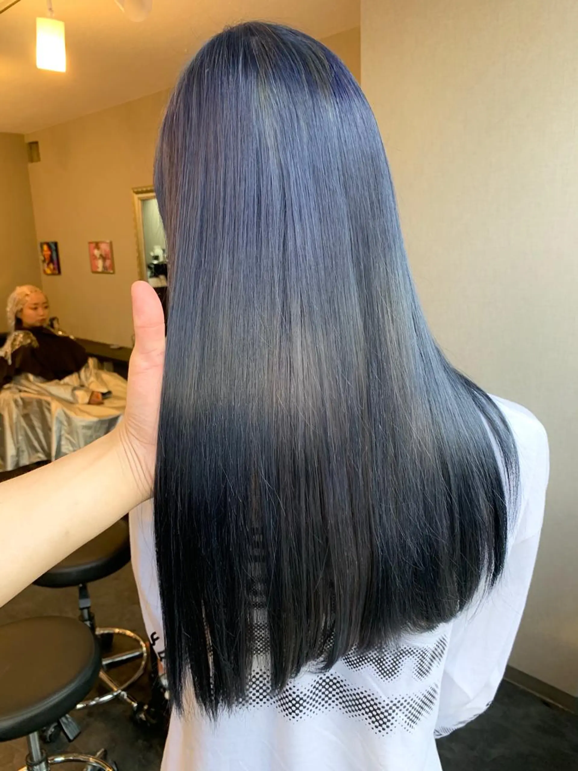 ロング アッシュ ハイライト レイヤーカット Selene hair OSAKAのヘアスタイル