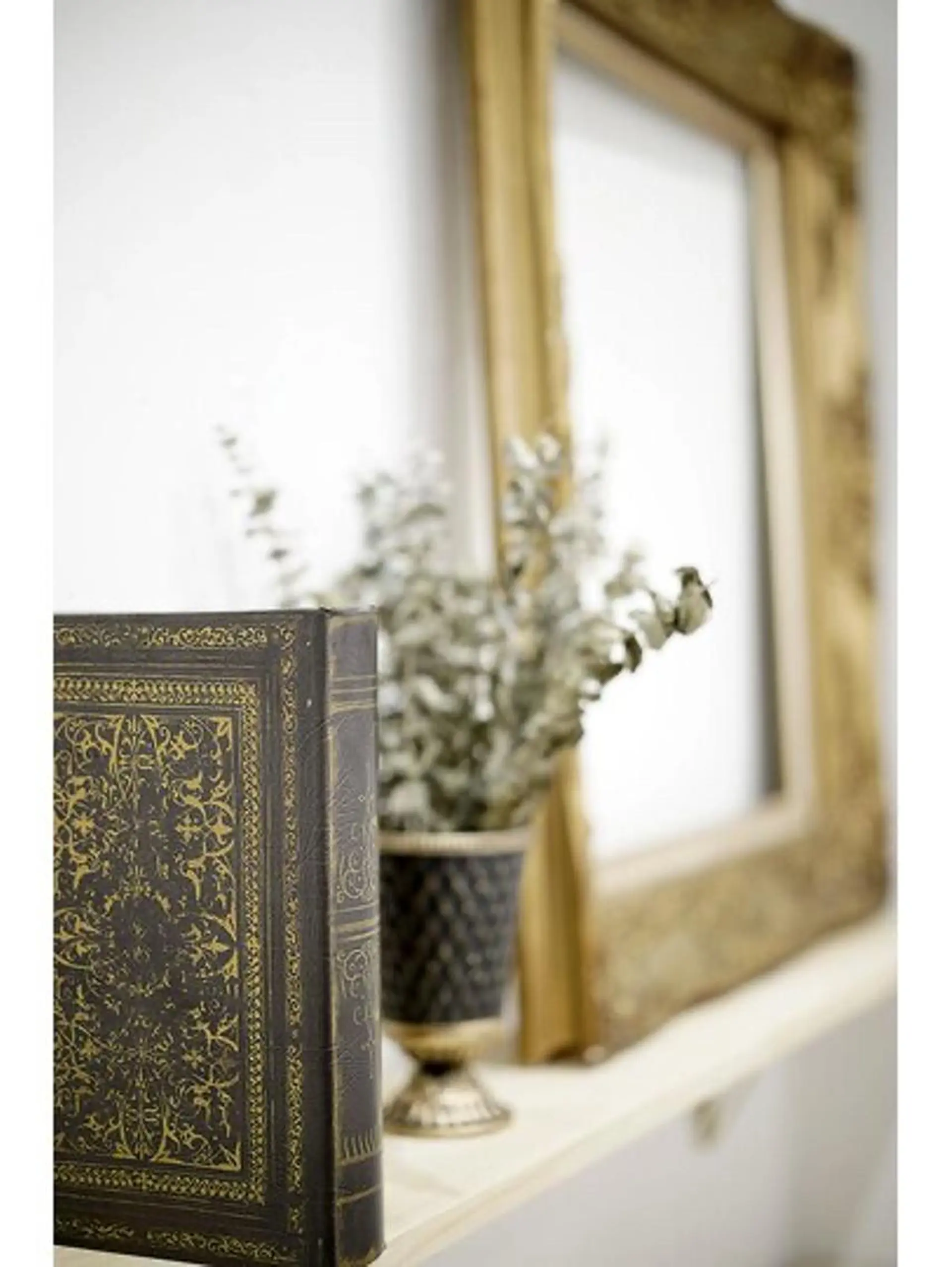 ヘアアレンジ ネイル マツエク・マツパ ネイル&アイ　QUEEN&CRIMSON所属・眉WAX/ピーリング ホワイトニングの眉毛・アイブロウイメージ