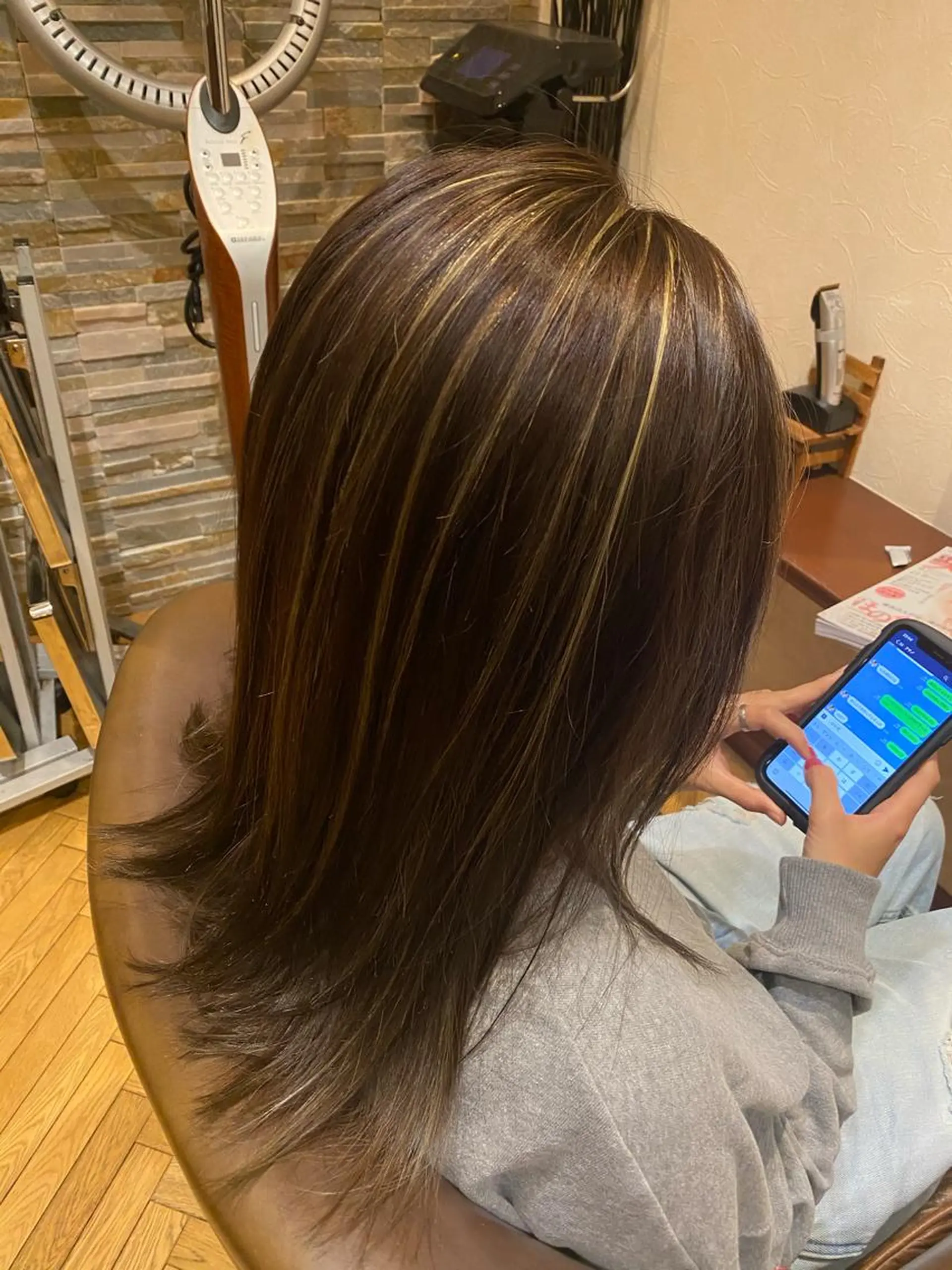 ミディアム カット ヘアカラー トリートメント SHIRATORI MITSUKIのヘアスタイル