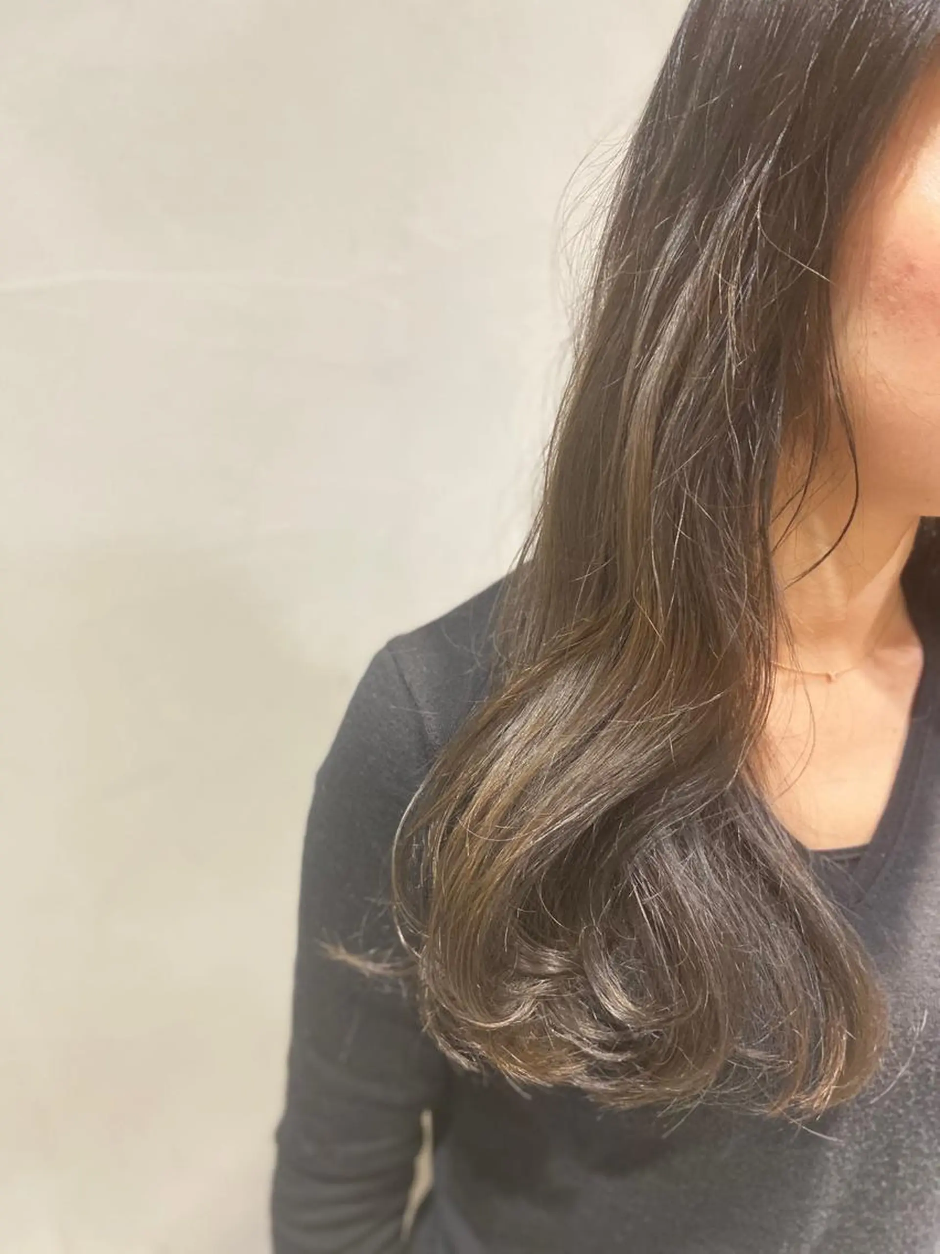 ロング カラー カジュアルを女っぽく 𝗮𝘆𝗮𝗰𝗼のヘアスタイル