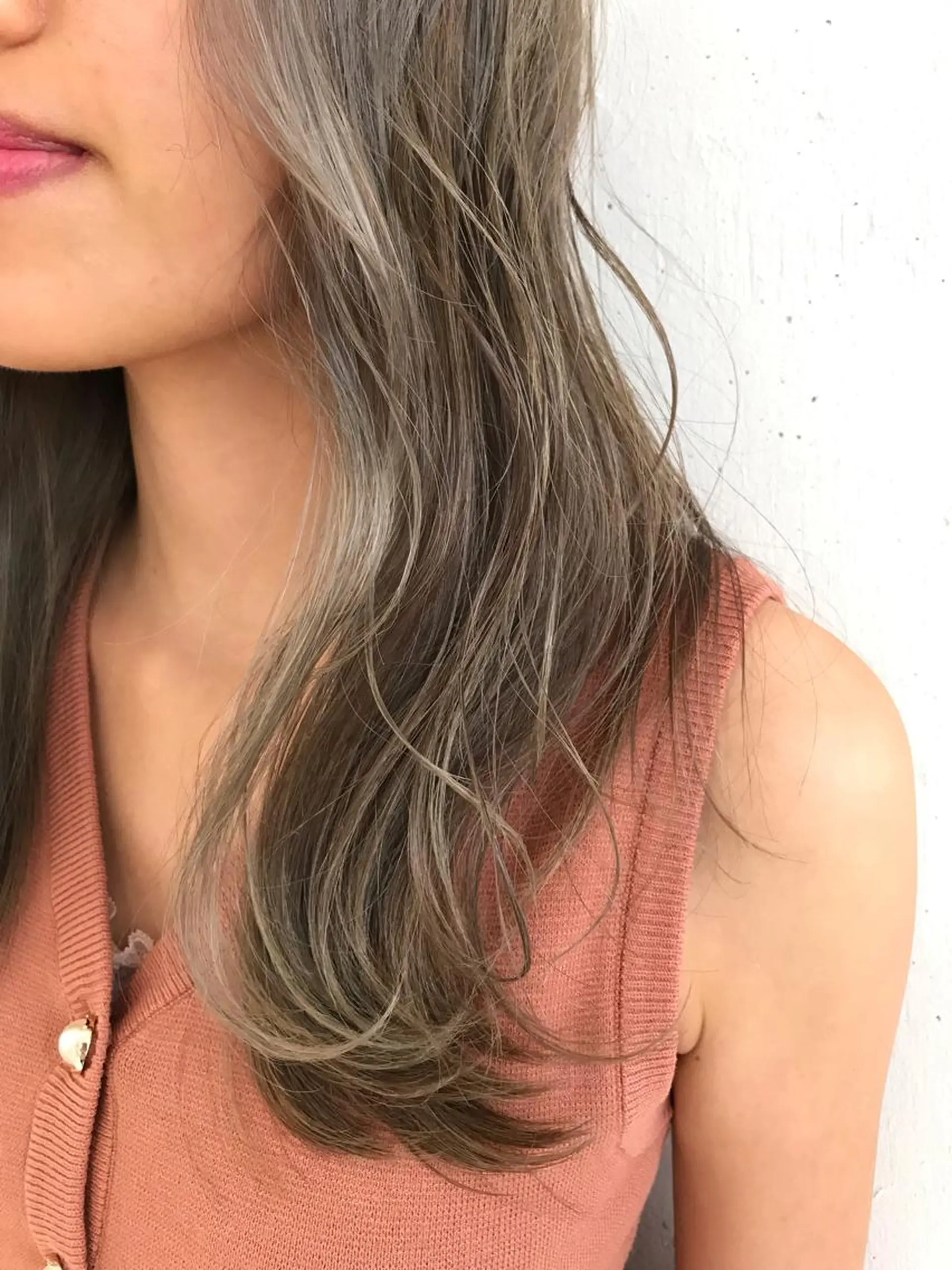 セミロング ヘアカラー ミルクティーベージュ 山本勝志のヘアスタイル