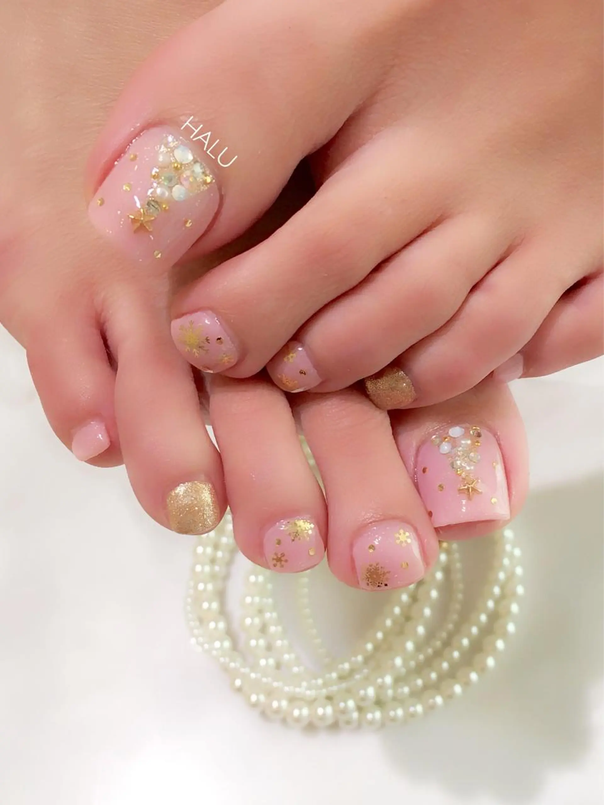 ネイル フットネイル ゴールド HALU ハルのネイルデザイン