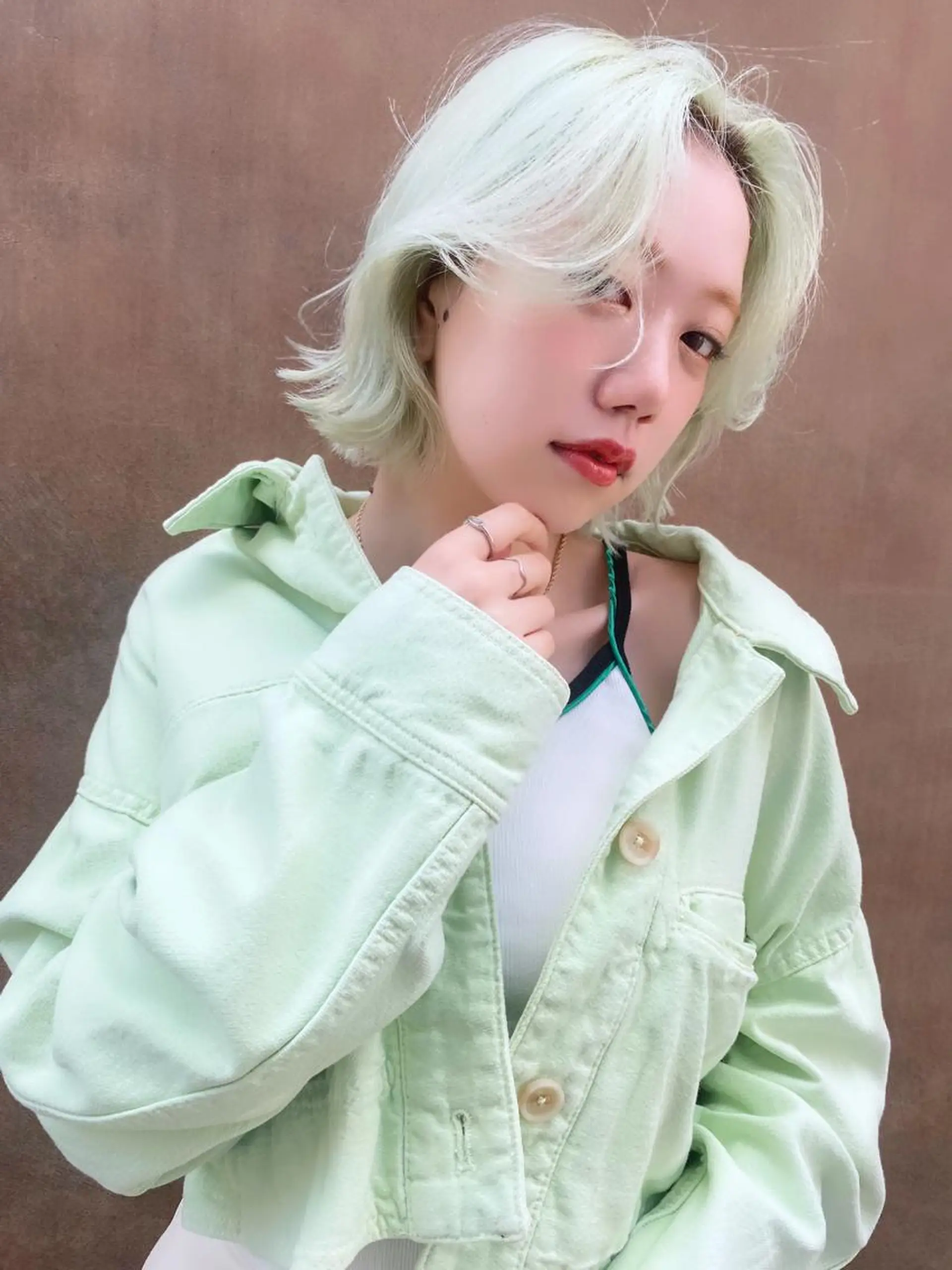 ミディアム カラー 岡野 静華のヘアスタイル