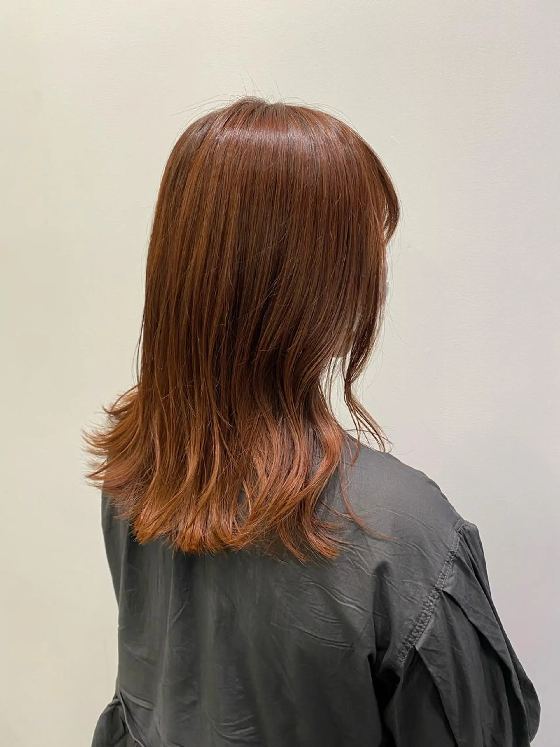 ミディアム カラー ブリーチ ブリーチなしカラー オレンジ カット ヘアカラー トリートメント ✨透明感カラー✨ 🦖佐々木未来🦕のヘアスタイル