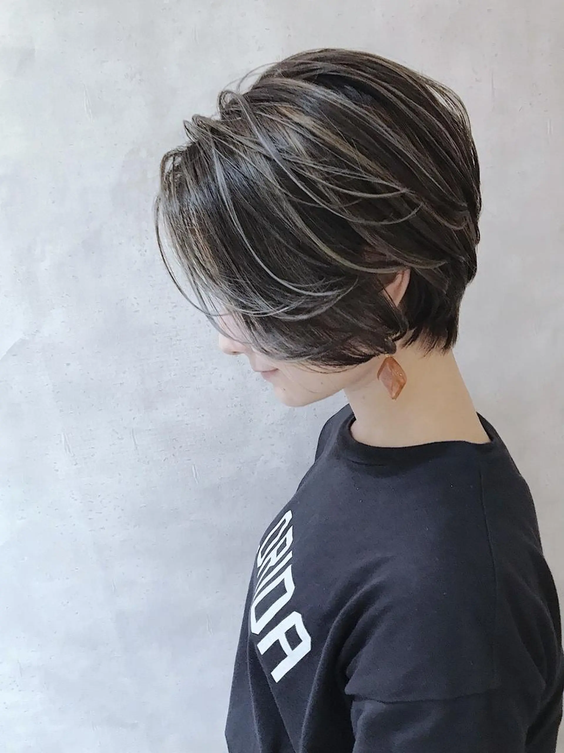 ショート カラー アディクシーカラー ブリーチ ケアブリーチ ダブルカラー ハイライトカラー MOU namba ムウナンバのヘアスタイル