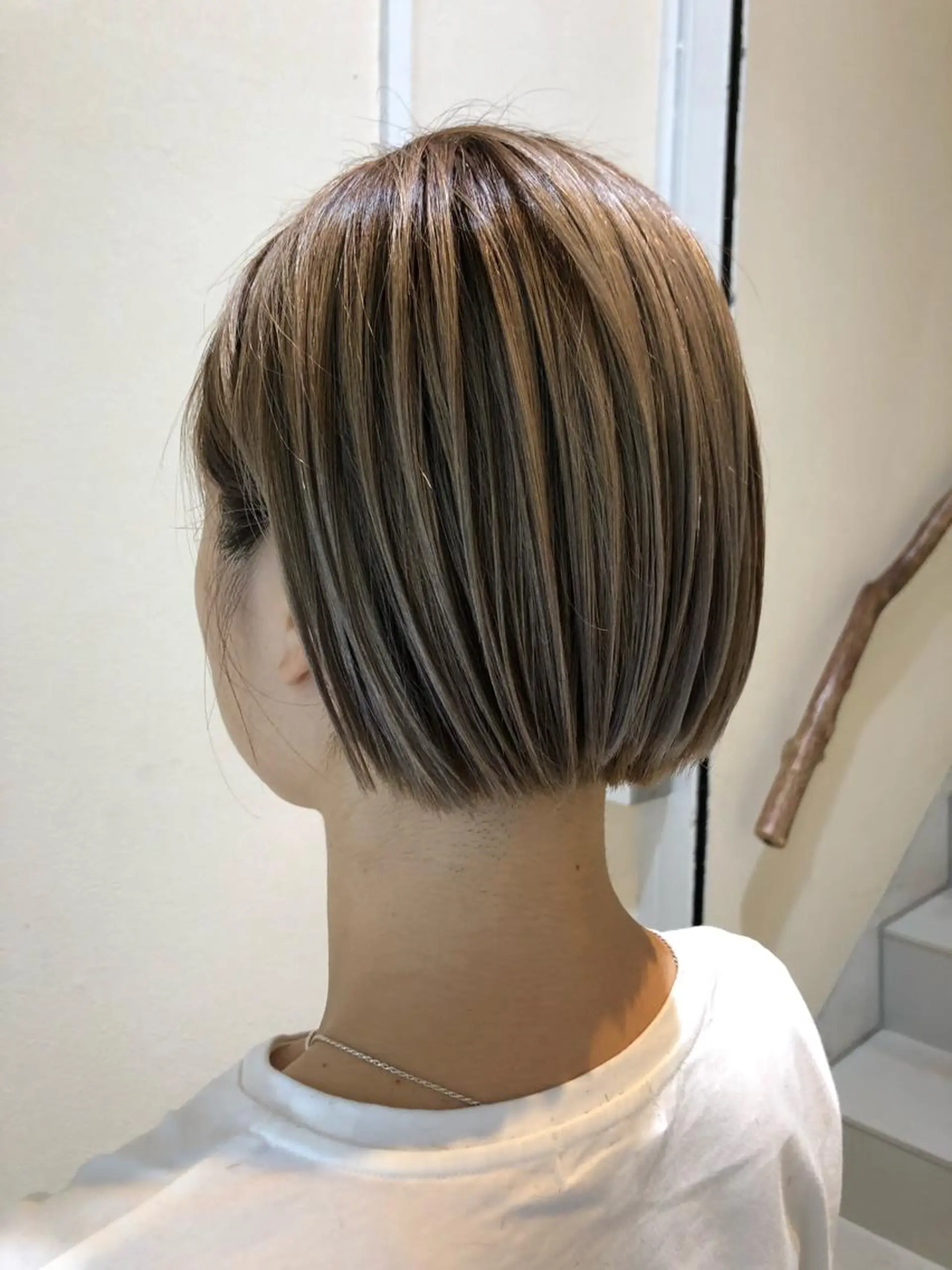 ショート カラー ベージュカラー ブリーチ ハイトーンカラー ボブ ショートヘア 綿貫 美香のヘアスタイル