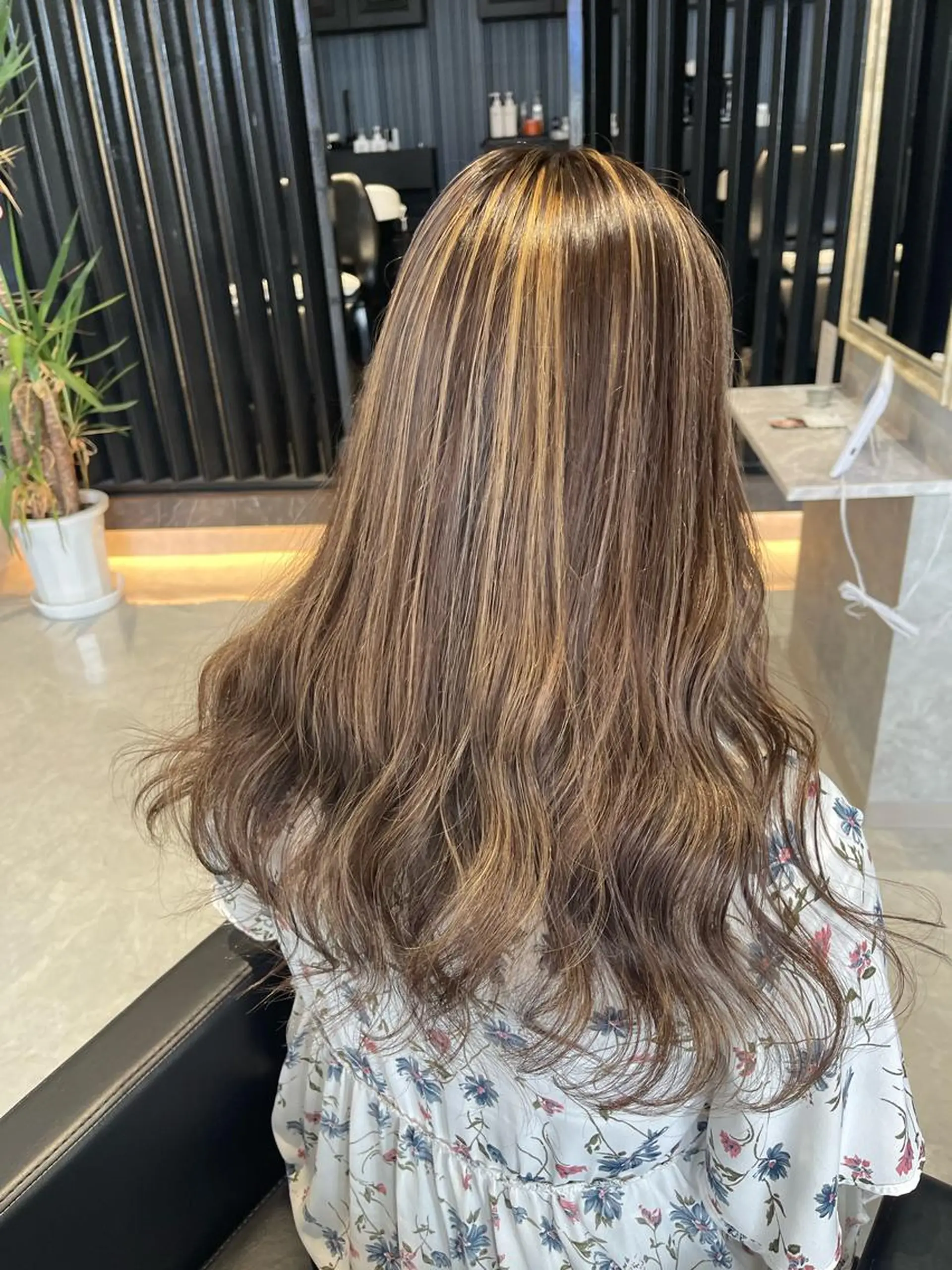 ロング カラー ヘアカラー ハイトーン ／ レイヤー/吉田陸斗のヘアスタイル