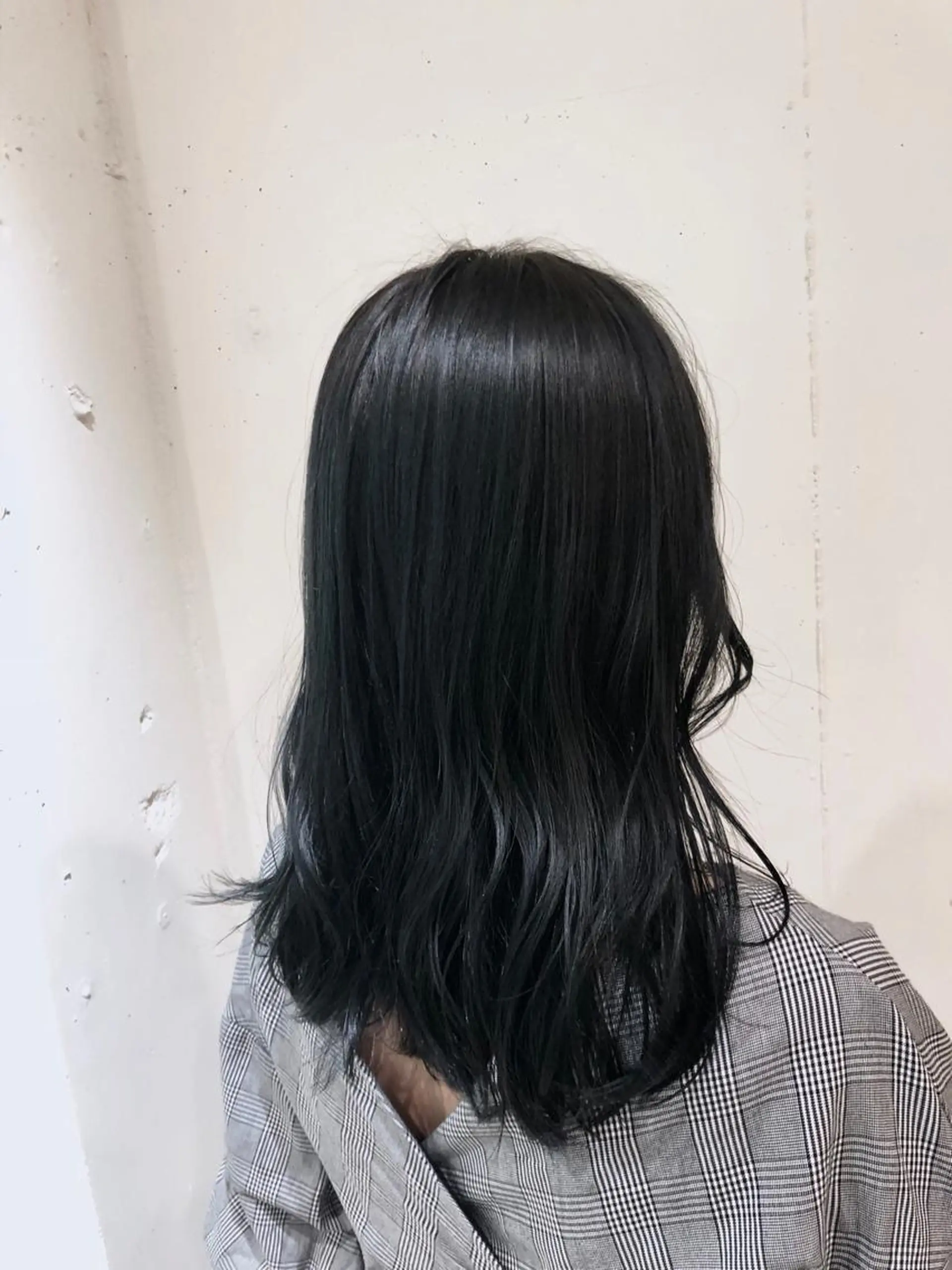 ミディアム カラー パーマ ヘアアレンジ ブリーチ ブルーカラー ブルーグレー ブルーグレージュ 透明感カラー 【ツヤ髪美容師】 ツダケイスケのヘアスタイル