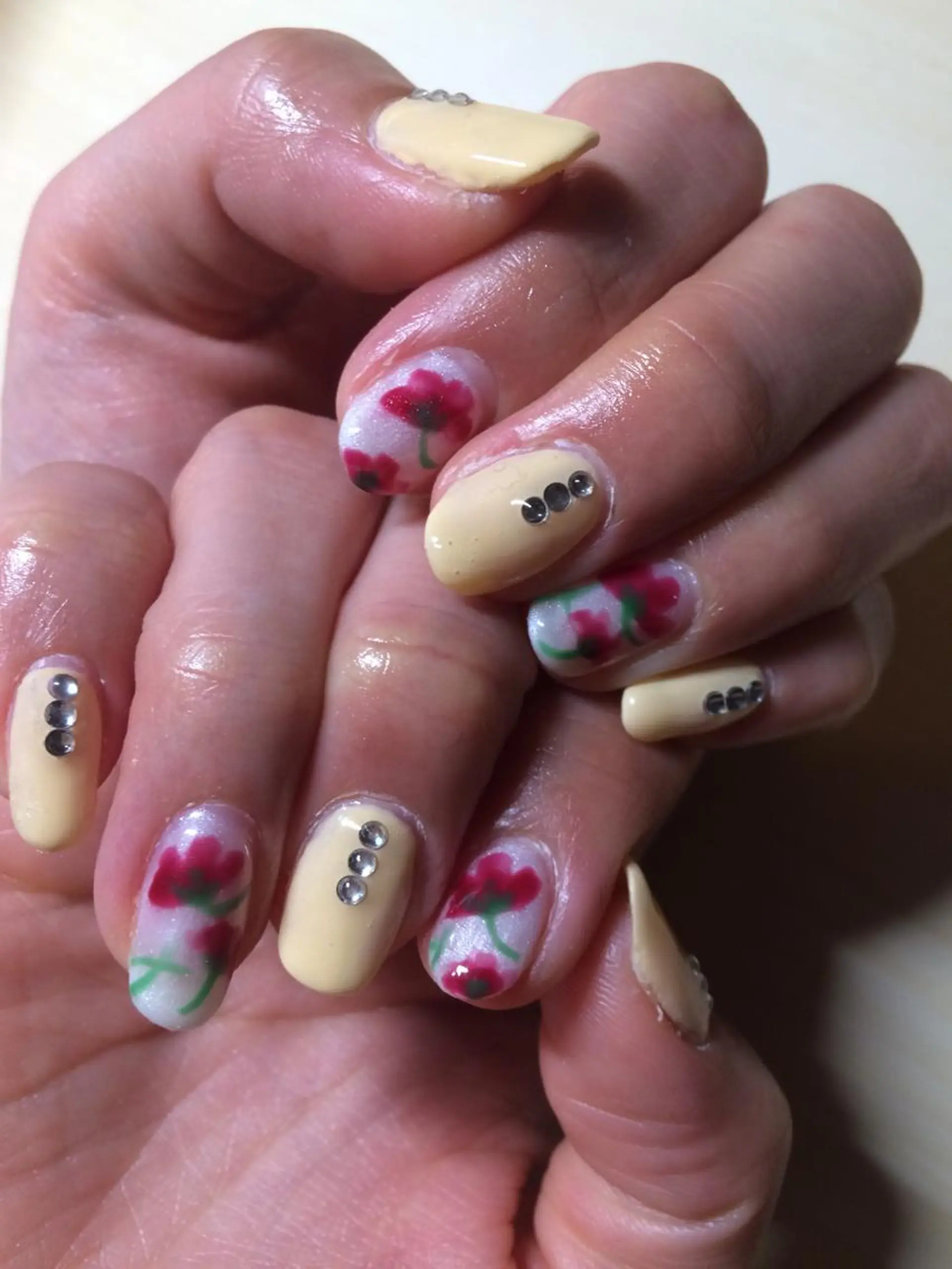 ネイル Roger 舞のネイルデザイン