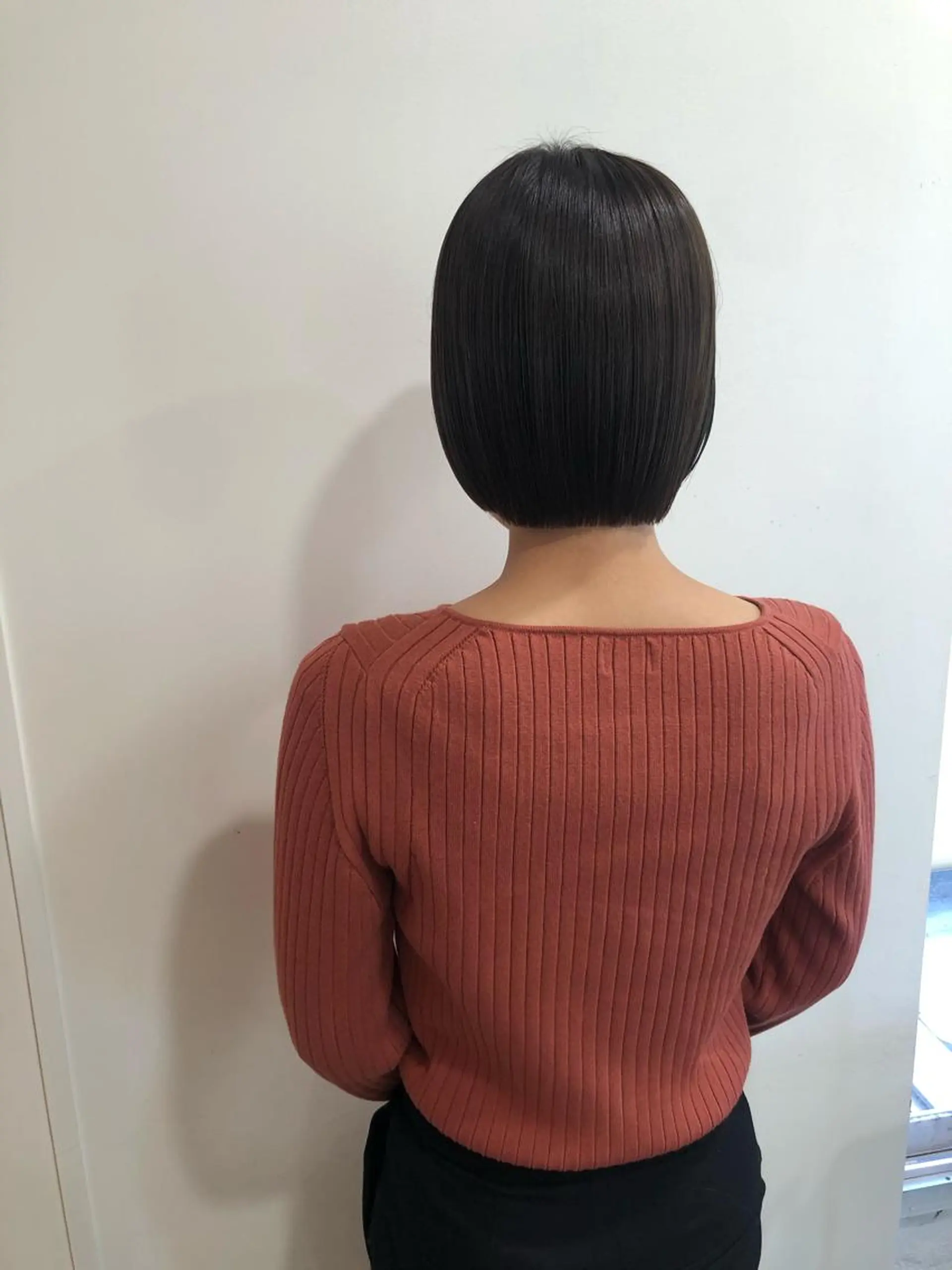 ショート カラー MIOベージュカラー 柔らかいカラーのヘアスタイル