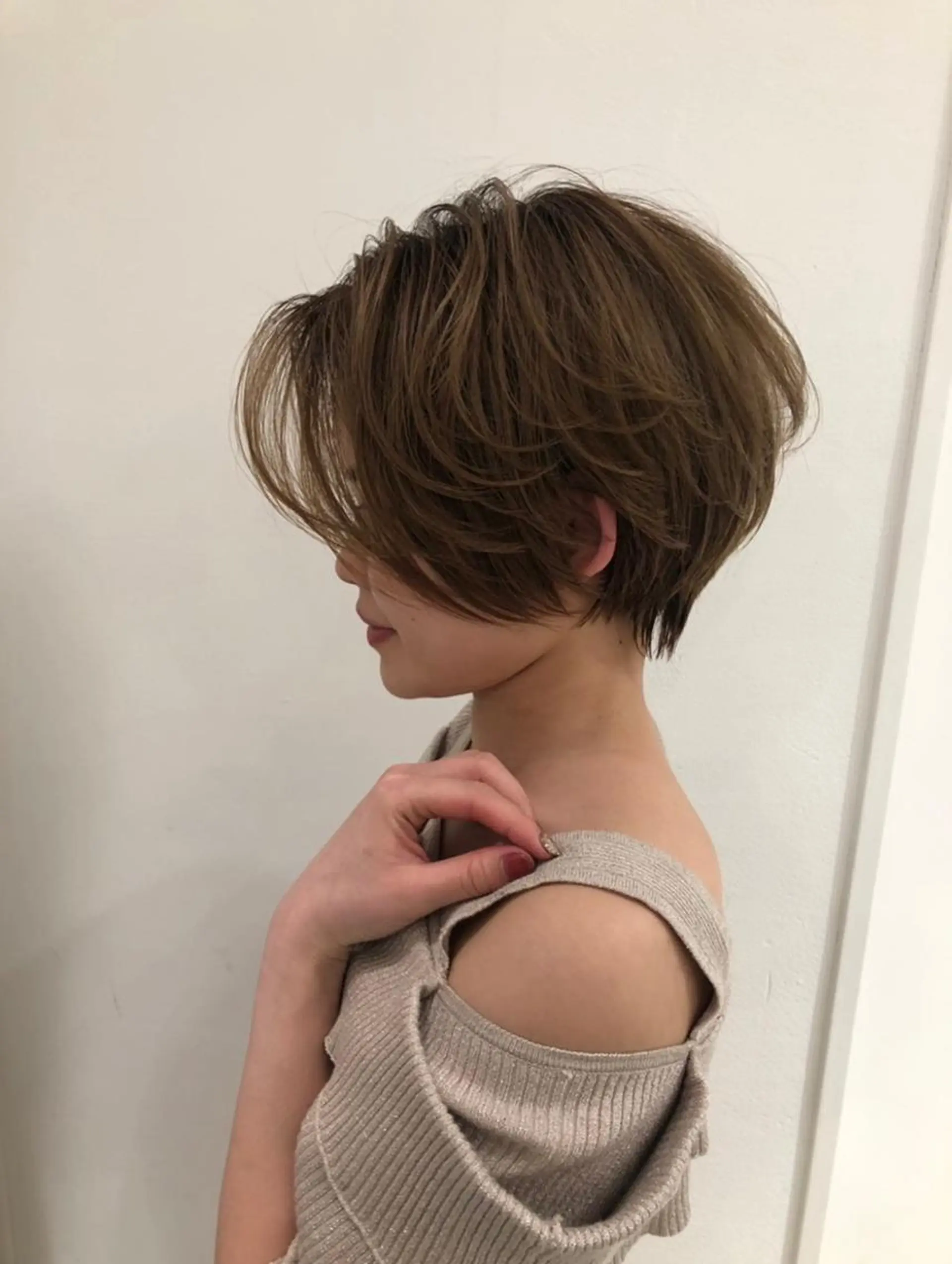 ショート カラー 透明感/オリーブ/ グレージュ/YUKAのヘアスタイル