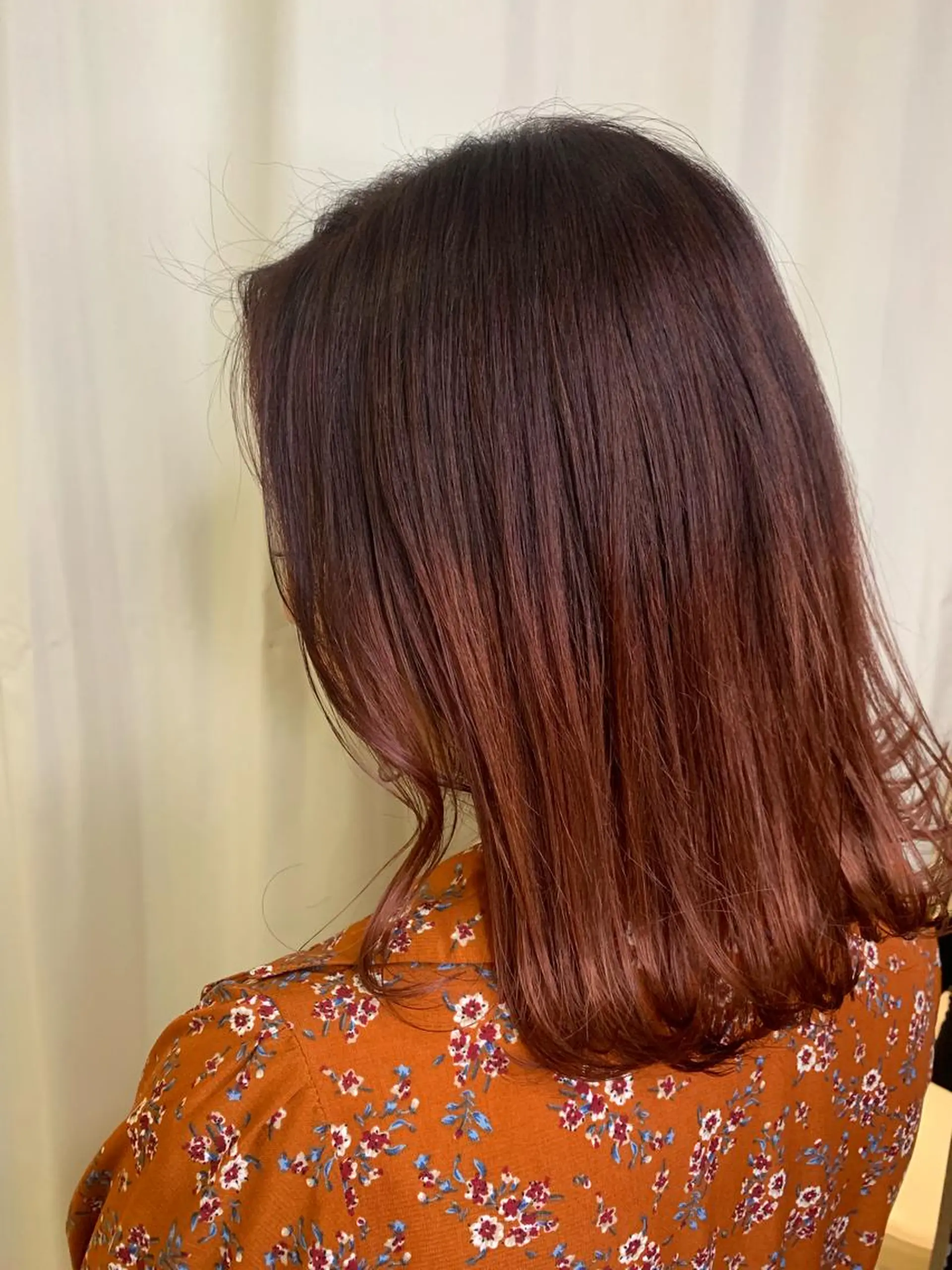 セミロング カラー ブリーチ カシス グラデーションカラー ハイトーンカラー オレンジ WILL DRESS JR高槻店所属・内山 由貴奈のヘアスタイル