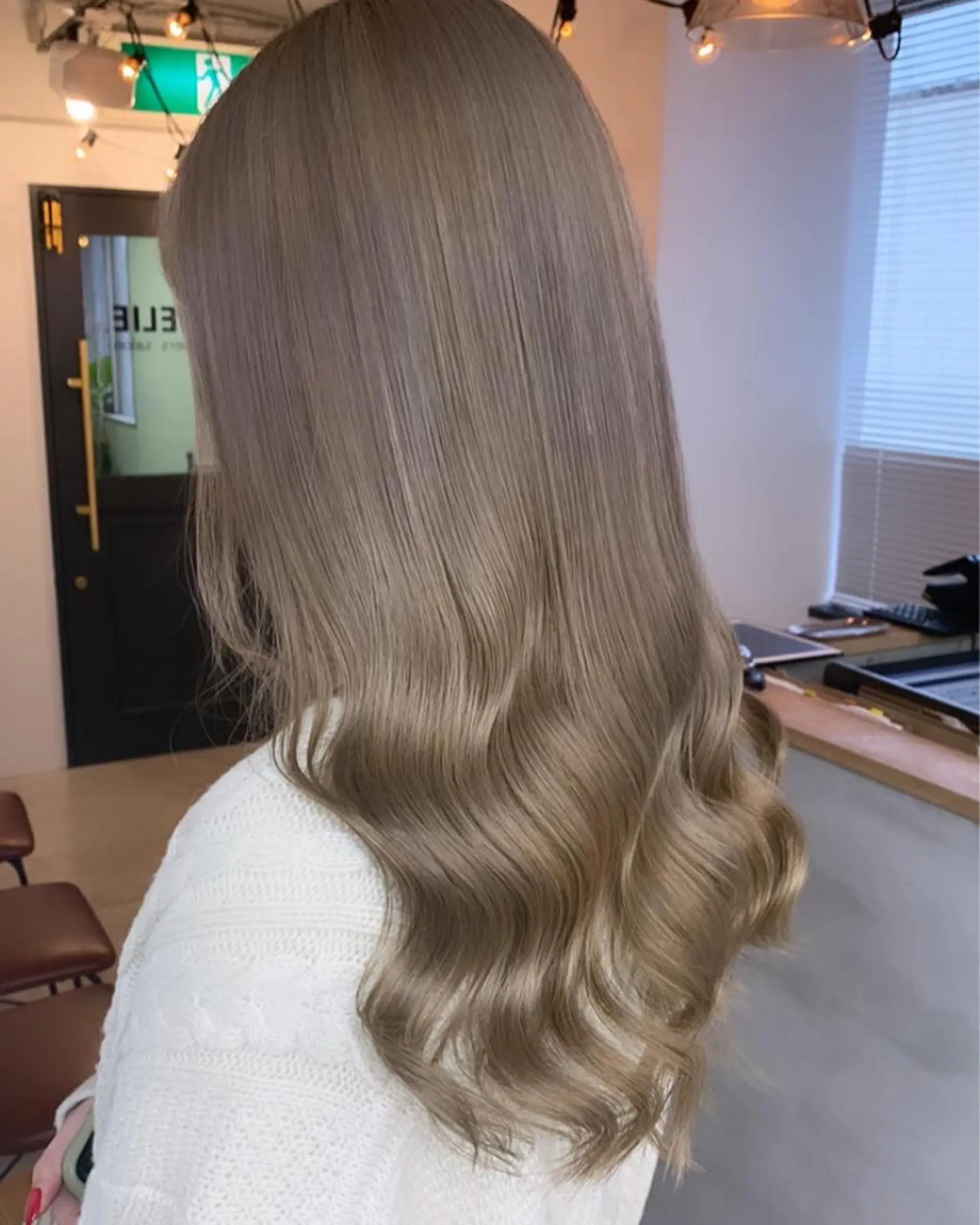 ロング カラー ベージュカラー ブリーチ ハイトーンカラー ハイトーンベージュ カット ヘアカラー トリートメント FRAME+spa&hair roomなんば駅前店所属・🌸MAYU🌸 ハイトーン➕レイヤーのヘアスタイル