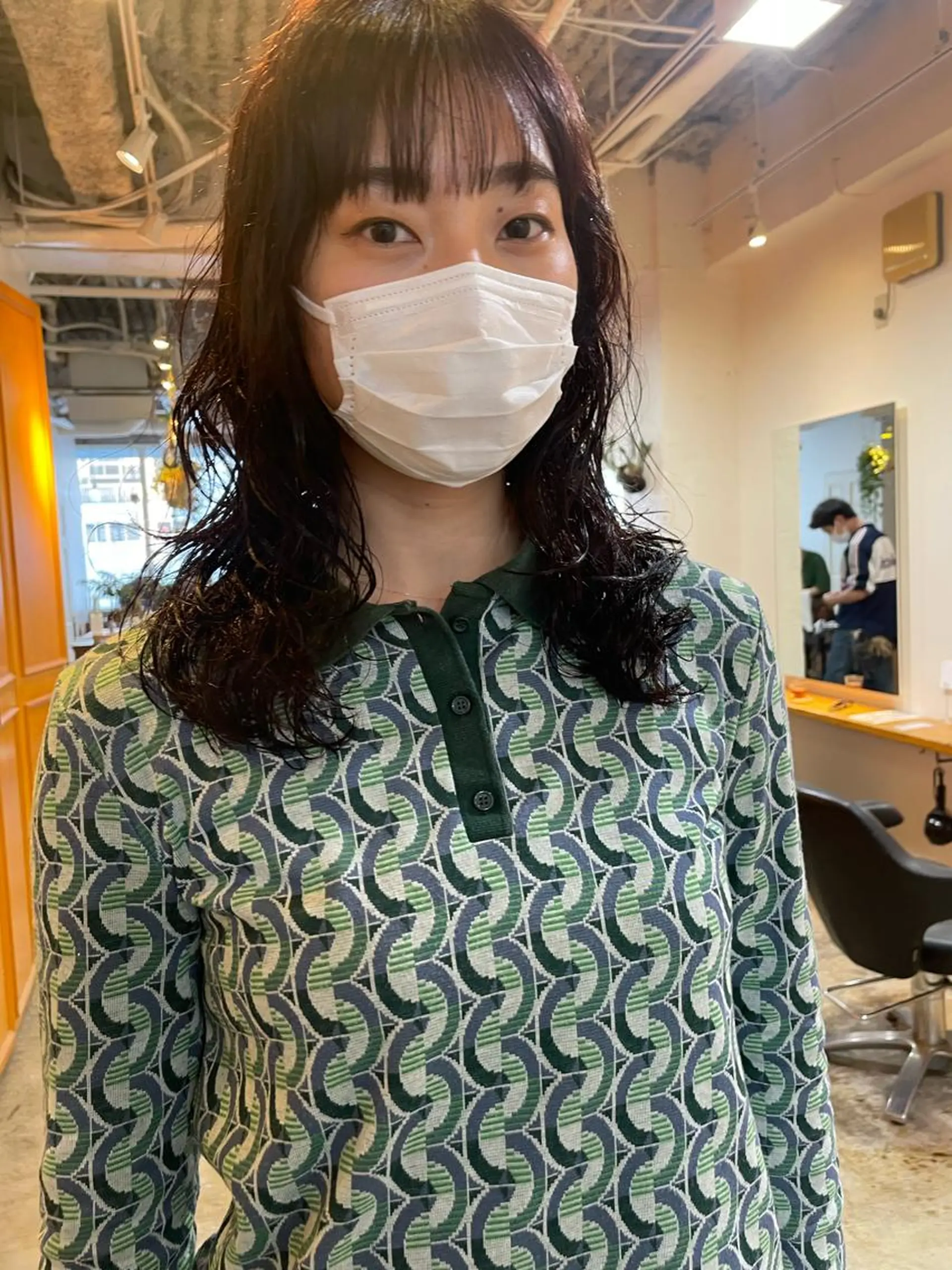 ミディアム カラー パーマ ミディアムパーマ ボルドーカラー カット ヘアカラー パーマ トリートメント レイヤー／似合わせ TAKUYAのヘアスタイル