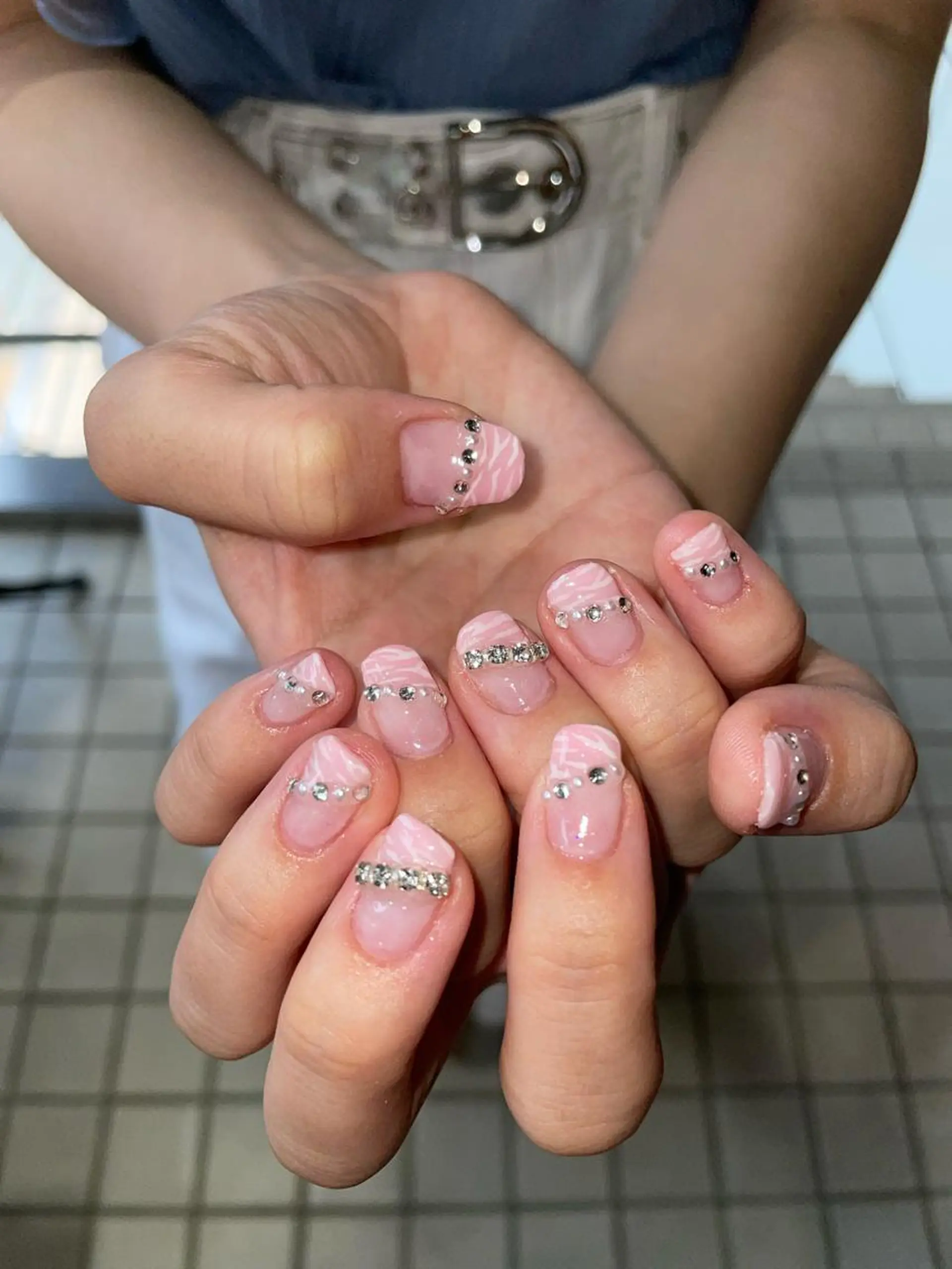 ネイル アニマル柄 アートネイル フレンチネイル 持ち込み ピンク ハンドネイル メンズ/艶髪/カラー サクラ🌸のヘアスタイル