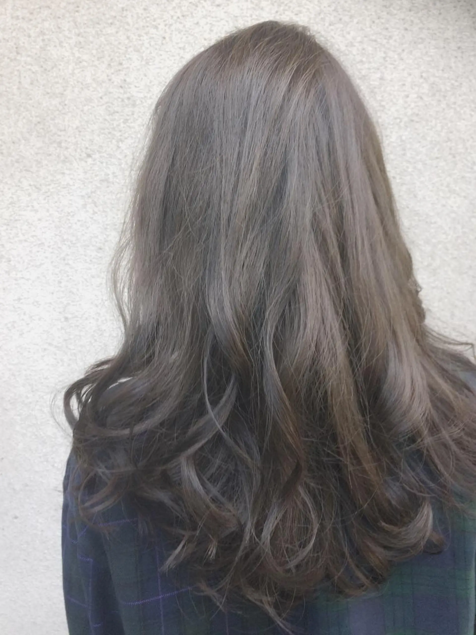 ミディアム カラー アッシュ 透明感カラー イルミナカラー vato マンツーマンサロンのヘアスタイル