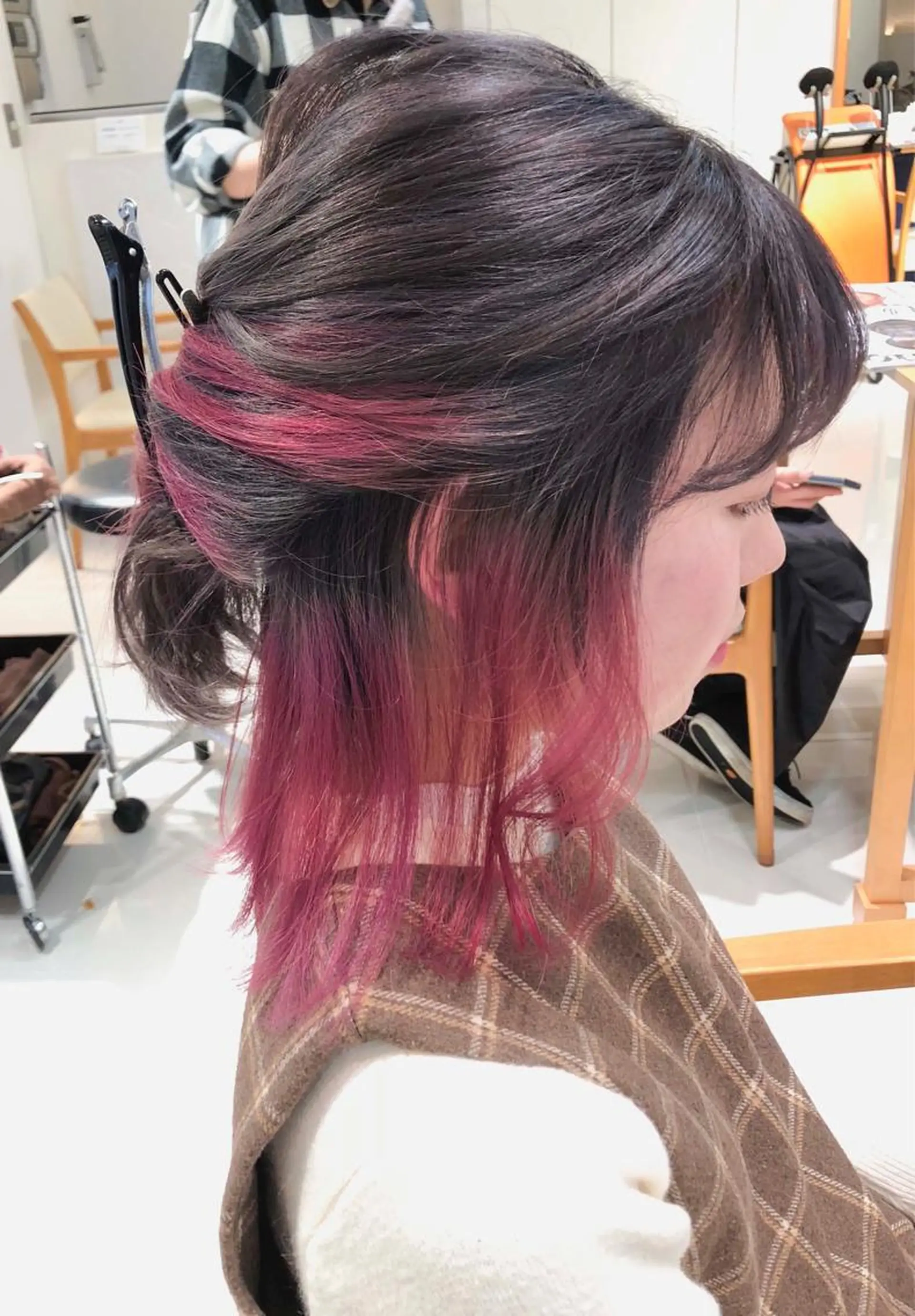 ミディアム カラー インナーカラー ピンクカラー Days 透明感カラーのヘアスタイル