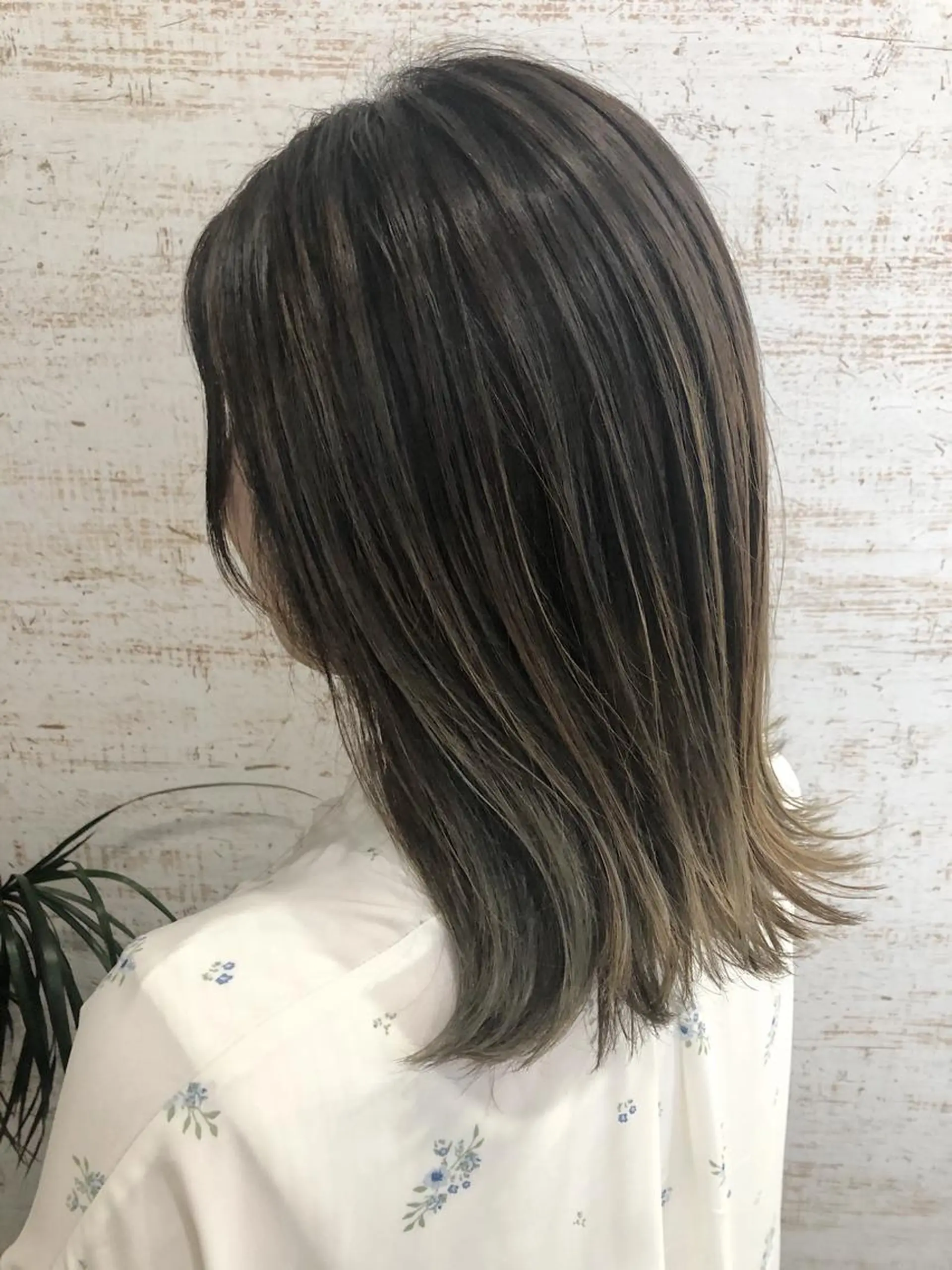 ミディアム カラー バレイヤージュ グレージュ レイヤーカット ケアブリーチ /髪質 改善/古橋圭史郎のヘアスタイル