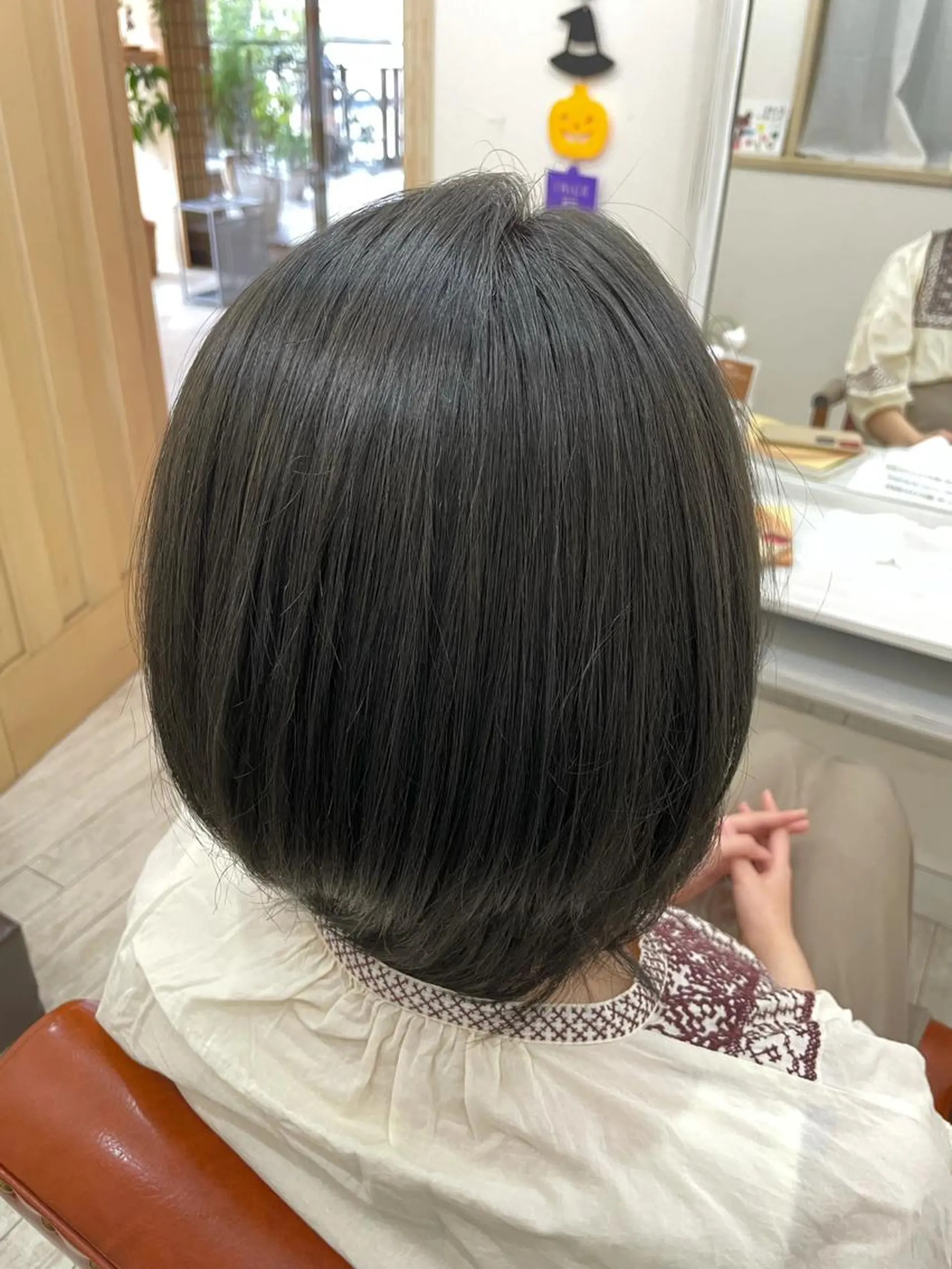 ショート カラー ベージュカラー オリーブベージュ 村山 かほのヘアスタイル