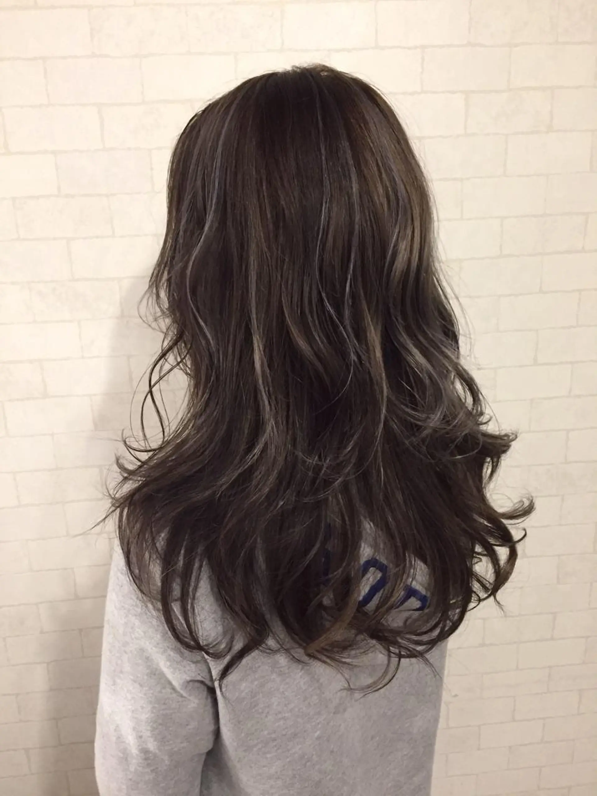 ロング カラー アディクシーカラー アッシュ ブリーチ ブリーチなしカラー TOWA 野村　コウダイのヘアスタイル