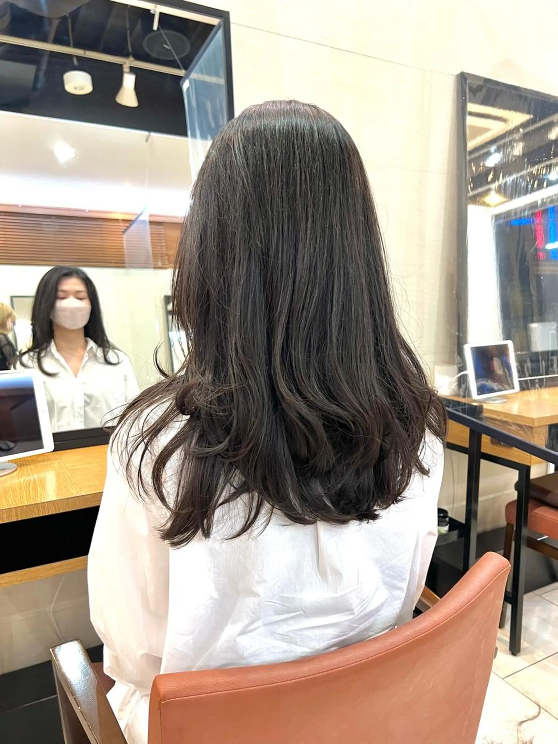 ロング 顔まわりレイヤー 顔周りカット レイヤーカット ロング カット トリートメント メンズカット曲がる 縮毛矯正佐々木タクマのヘアスタイル