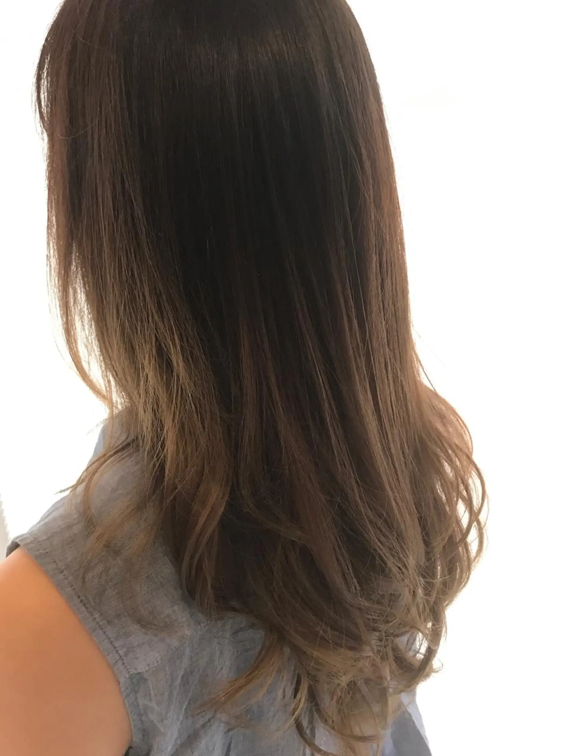 カラー ベージュカラー フォギーベージュ グラデーションカラー トリートメント 🔹TOMO🔹 圧倒的経験値🔹のヘアスタイル