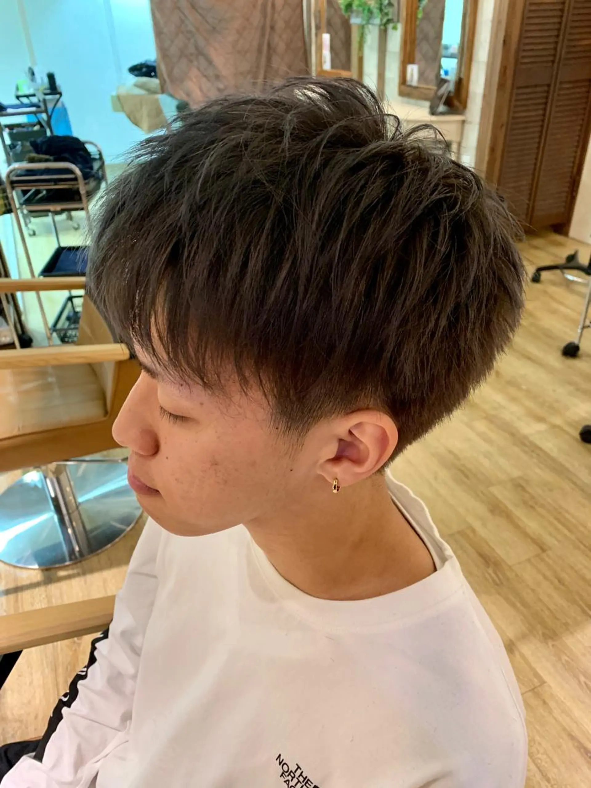 ショート カラー メンズ メンズブリーチ アッシュ アッシュグレー ブリーチ カット ヘアカラー トリートメント SALOWIN(サロウィン)広島並木通り所属・田村和範/似合わせ カラー/縮毛矯正のヘアスタイル