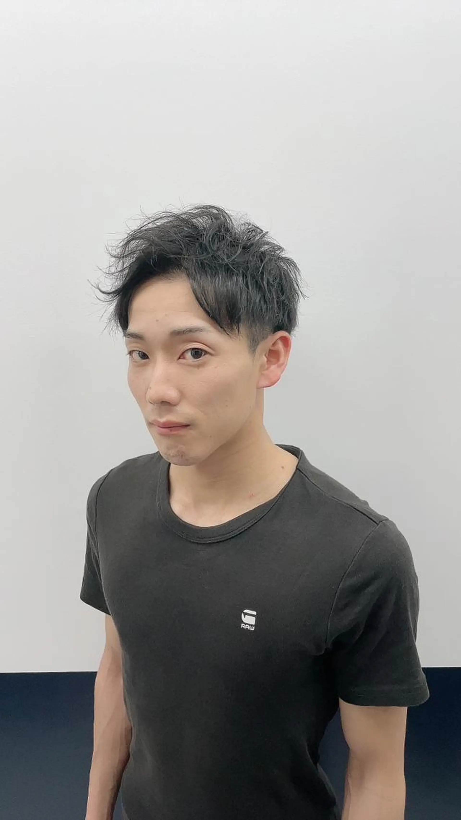 ショート パーマ メンズ アップバング フェードカット マッシュ メンズパーマ スキンフェード YOSHI 吉田圭祐のヘアスタイル