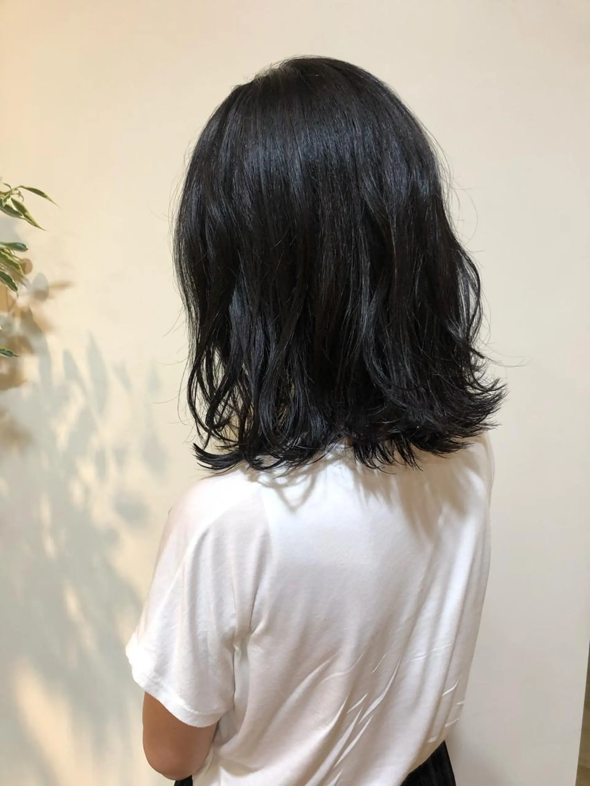 ショート MIOベージュカラー 柔らかいカラーのヘアスタイル