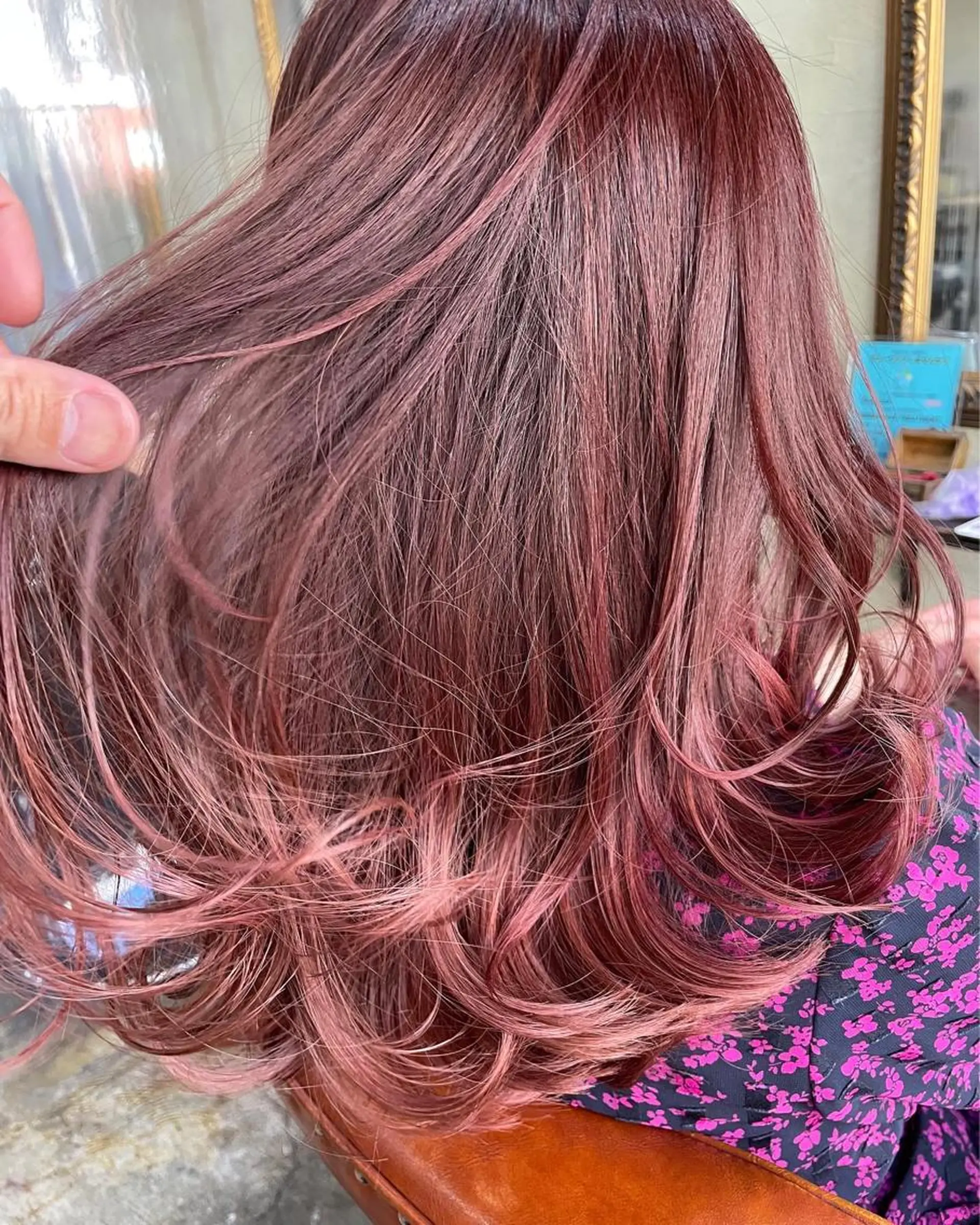 ミディアム カラー HATSUMEI 勅使瓦 祥のヘアスタイル