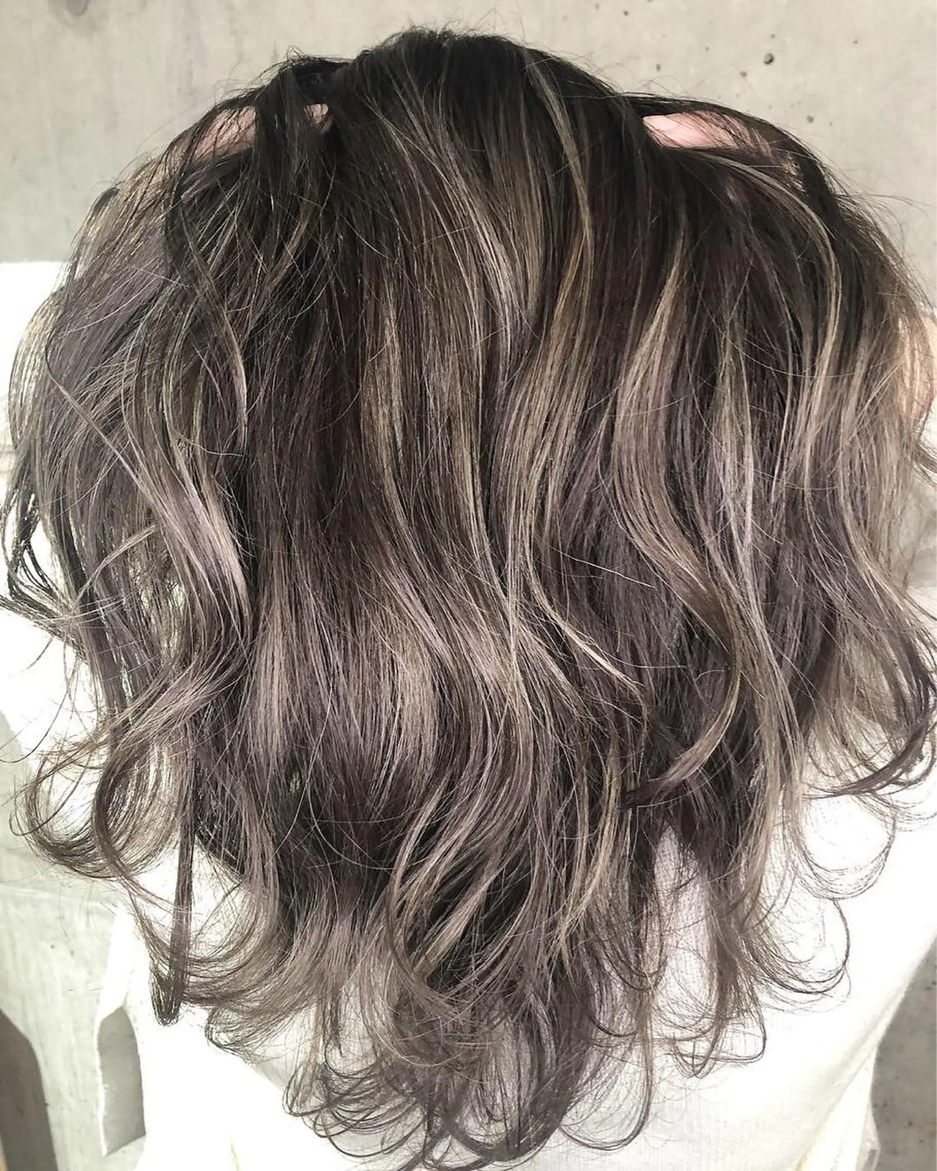 ロング カラー パーマ ヘアアレンジ メンズ キッズ ネイル マツエク・マツパ メンズバレイヤージュ メンズハイライト メンズハイトーン バレイヤージュ ベージュカラー カット ヘアカラー トリートメント ヘッドスパ 韓国風×透明感カラー 髪質改善オタベシンヤのヘアスタイル