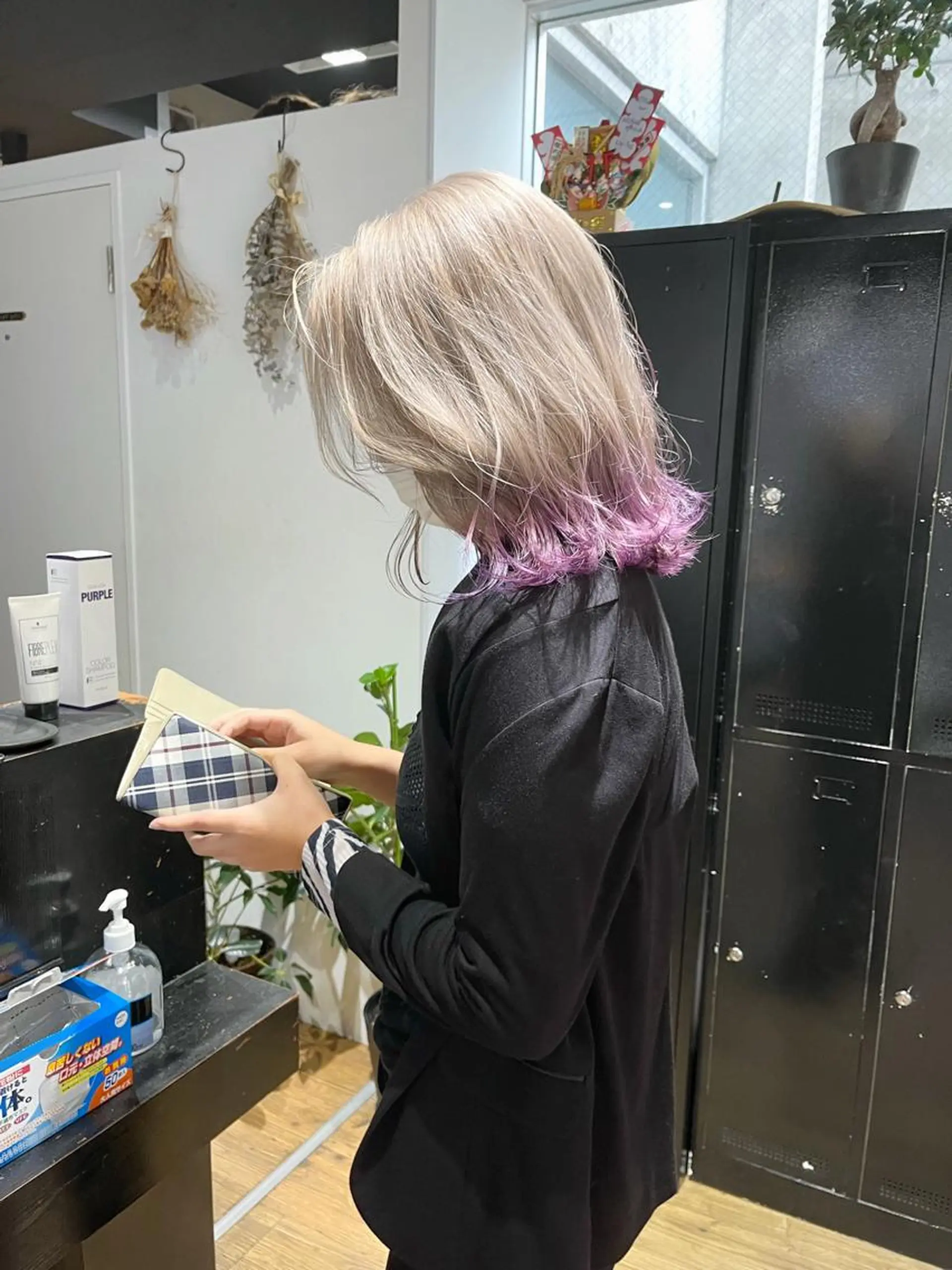 ミディアム カラー ベージュカラー デザインカラー ラベンダーカラー ホワイトベージュ ヘアカラー トリートメント ミルクティーベージュ ブリーチ　清水ひとみのヘアスタイル