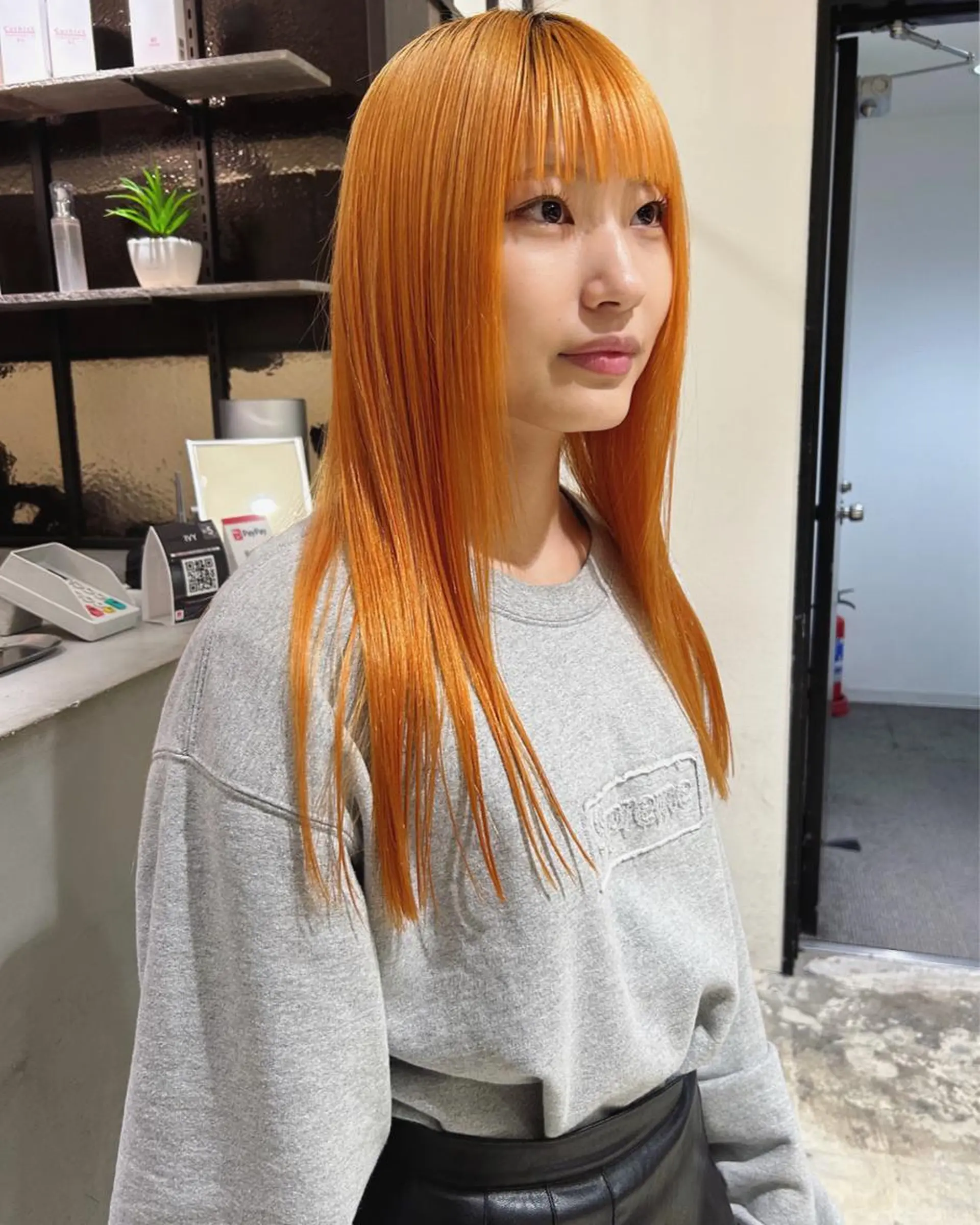 セミロング カラー ブリーチ ケアブリーチ オレンジ ワイドバング カット ヘアカラー トリートメント Loom.所属・村上雅人 ナチュラルモードのヘアスタイル