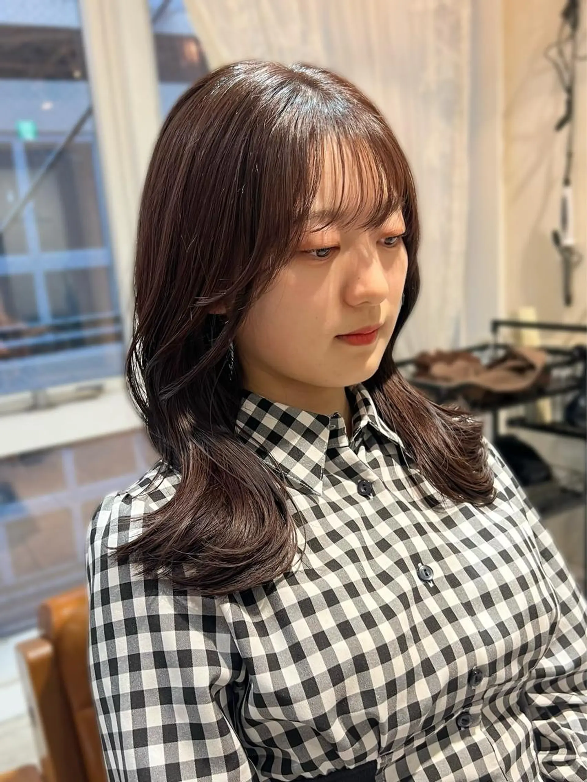 セミロング カラー ブラウンカラー ダークブラウン くびれヘア 浅沼 久瑠美のヘアスタイル