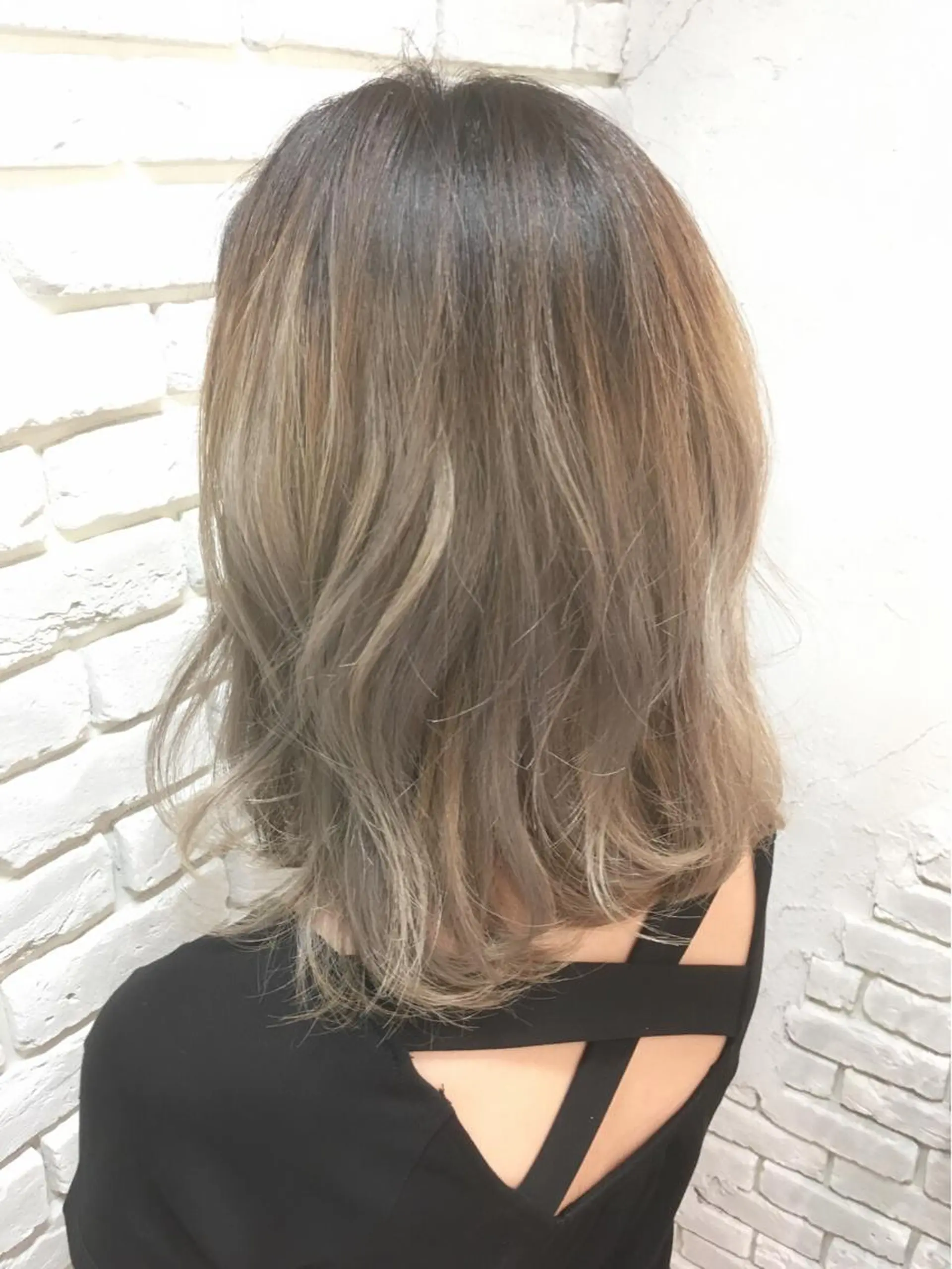 ミディアム カラー ブリーチ 江幡 渉のヘアスタイル