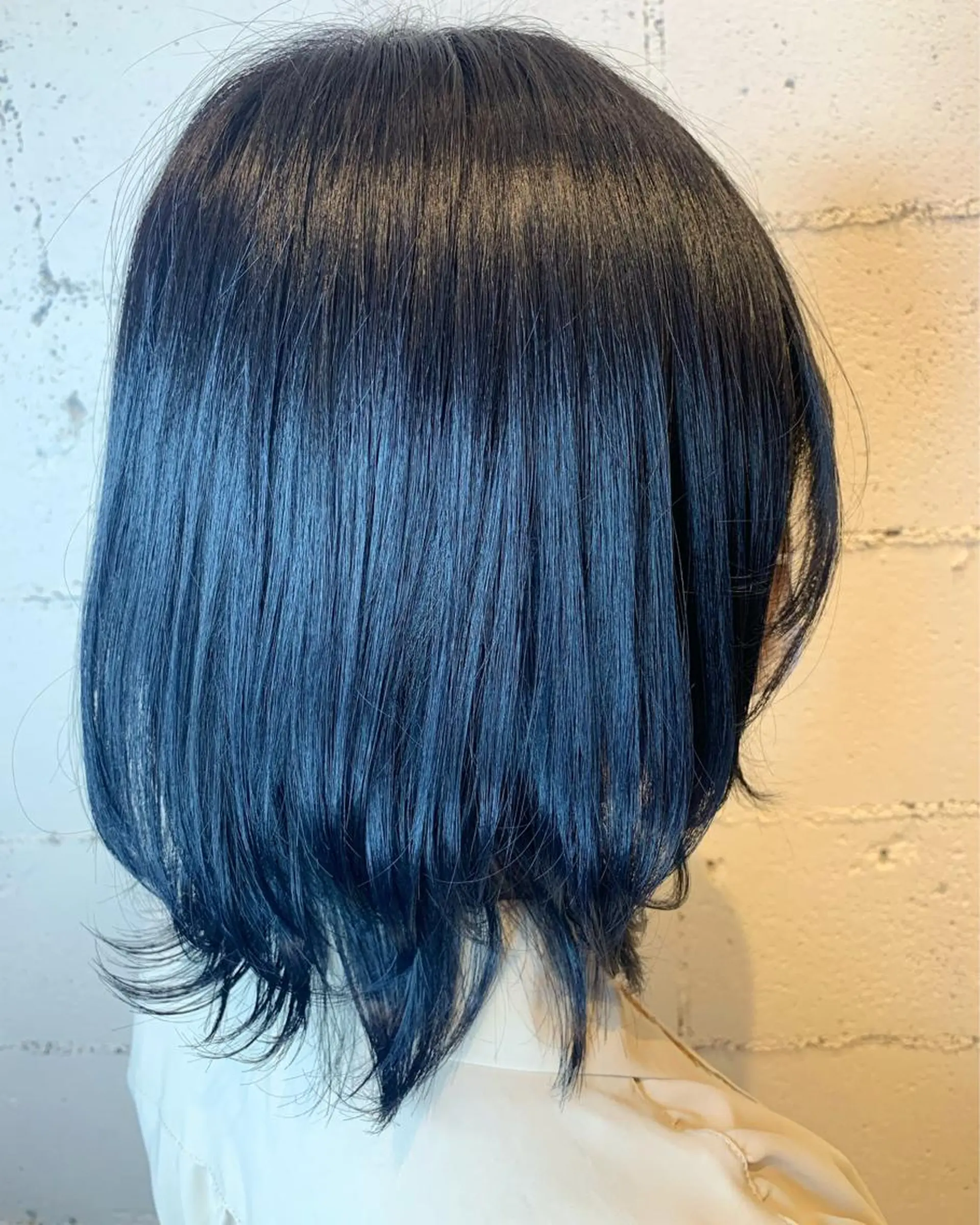 ショート カラー 黒髪 ブルーカラー ブルーブラック hair lucia所属・北村 まこのヘアスタイル