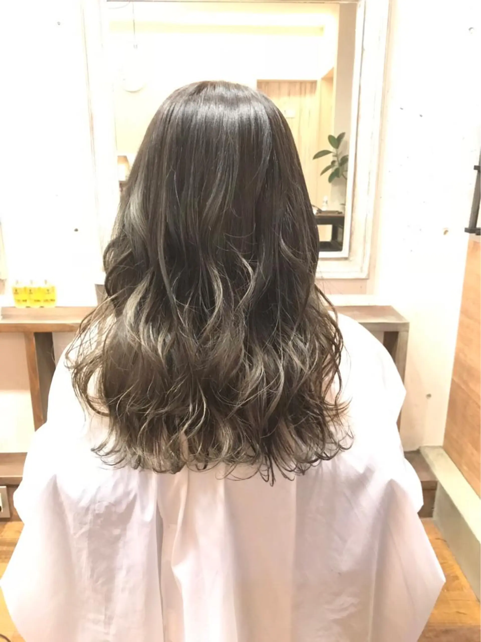ロング カラー GRANDE アオキのヘアスタイル