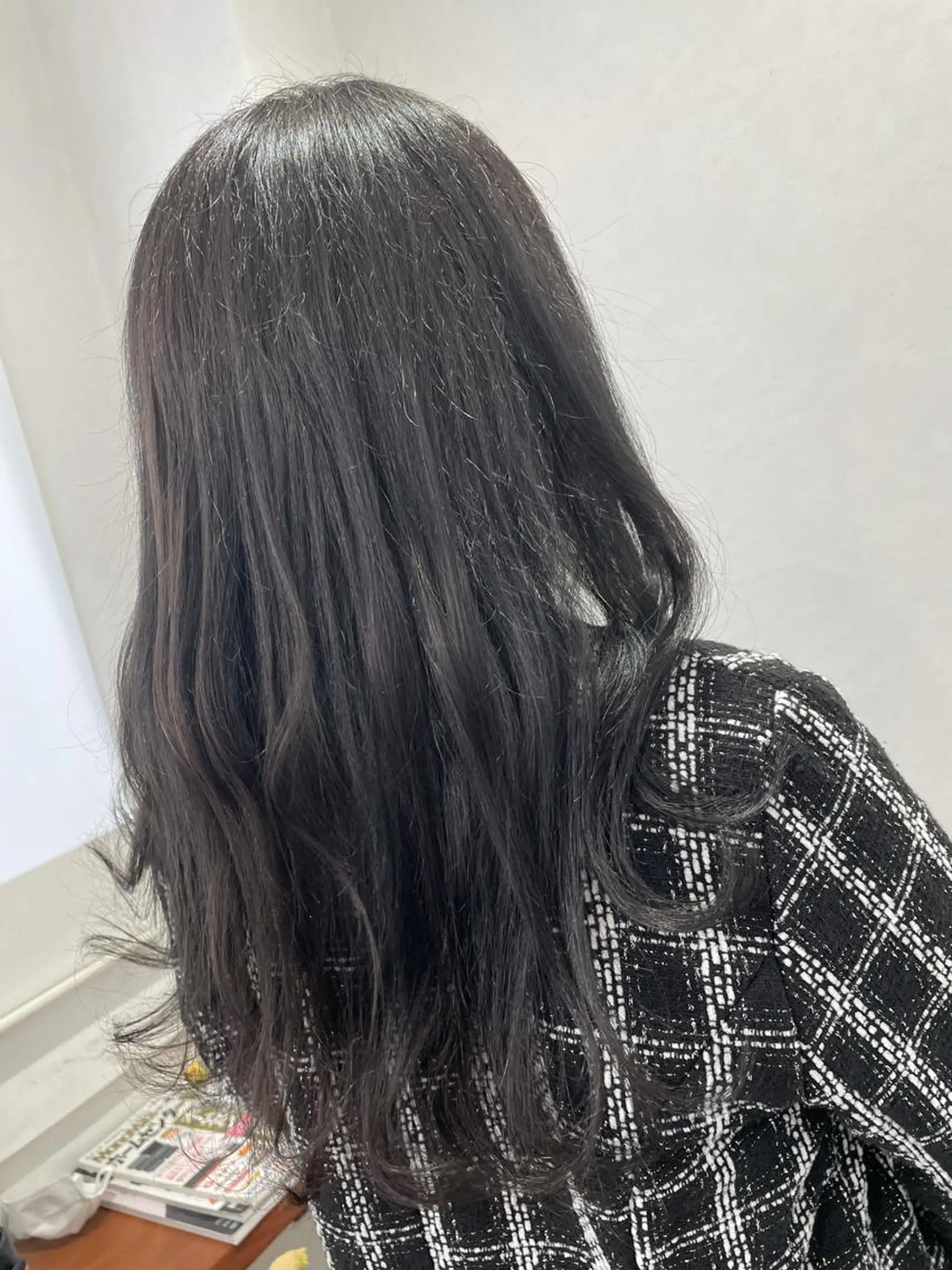 カラー 塩崎 明菜のヘアスタイル