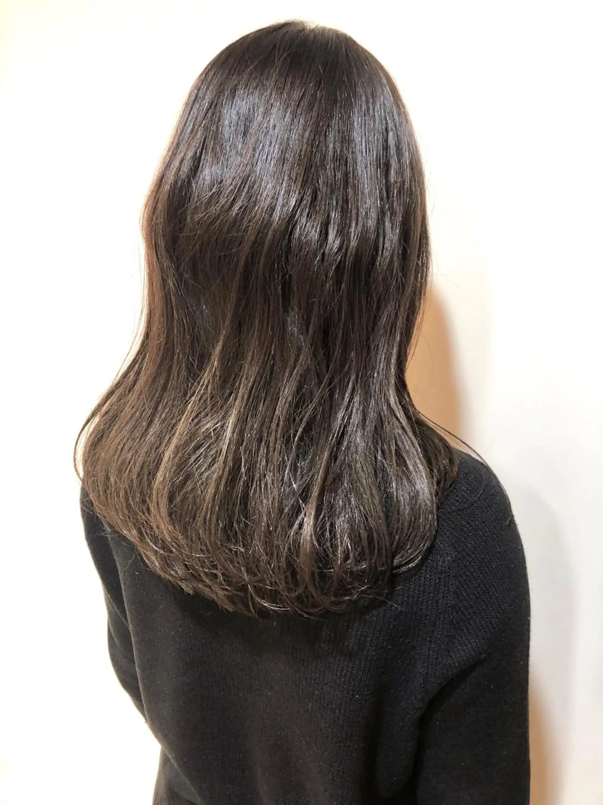 ロング カラー MIOベージュカラー 柔らかいカラーのヘアスタイル