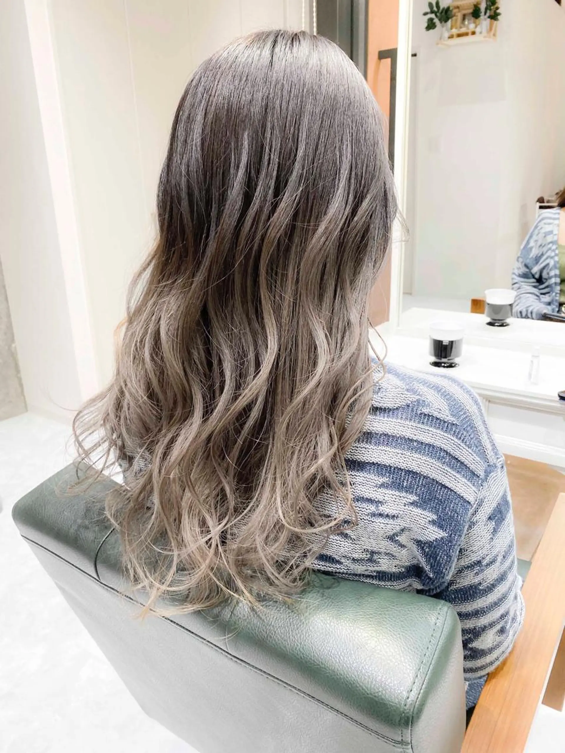 ロング カラー ヘアアレンジ 透明感カラー グラデーションカラー グレージュ ミルクティーグレージュ モテ髪透明感❤️ デイズヘアカラーのヘアスタイル