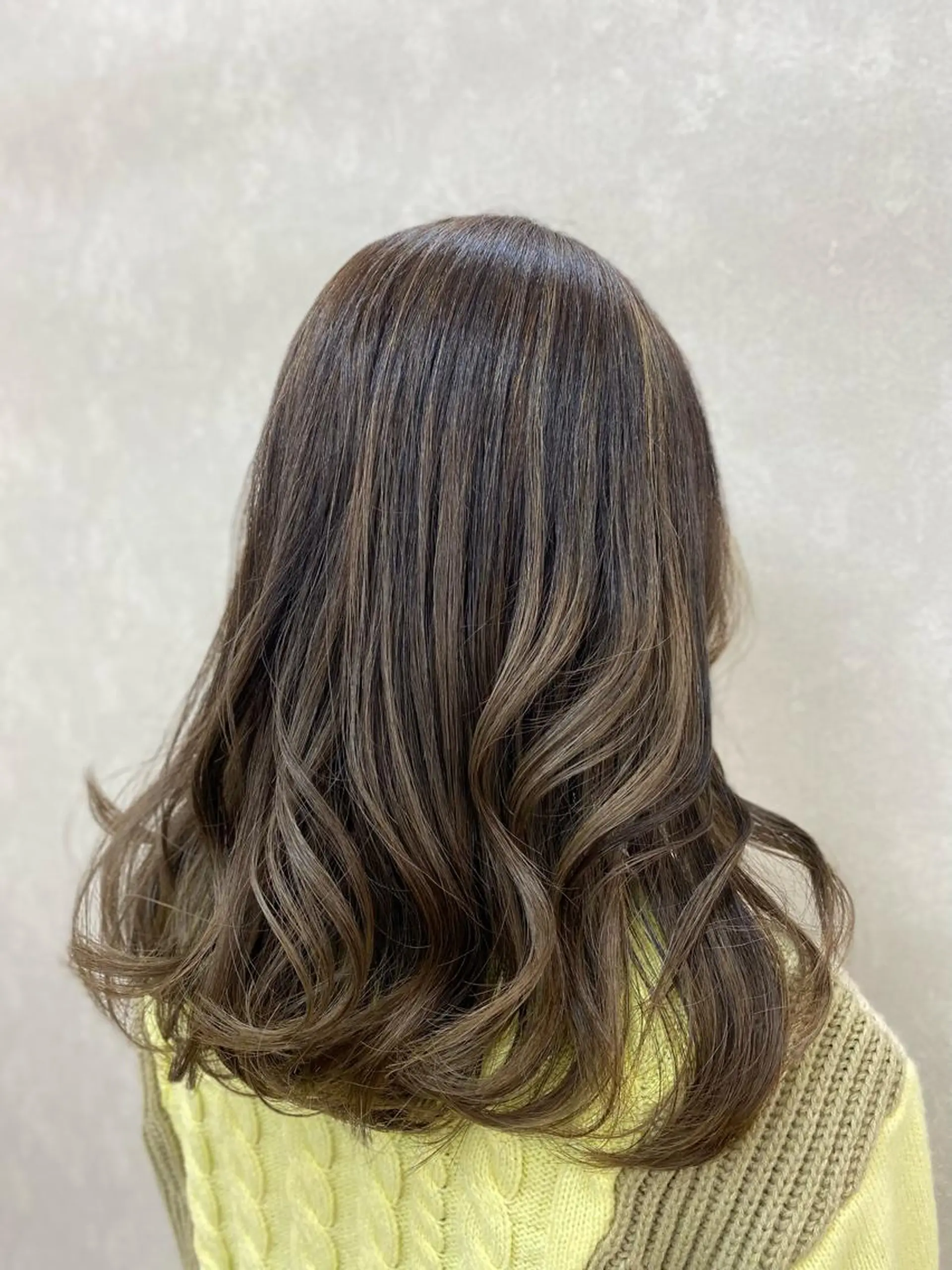 セミロング カラー グレージュ full bloom所属・宮﨑 舞のヘアスタイル