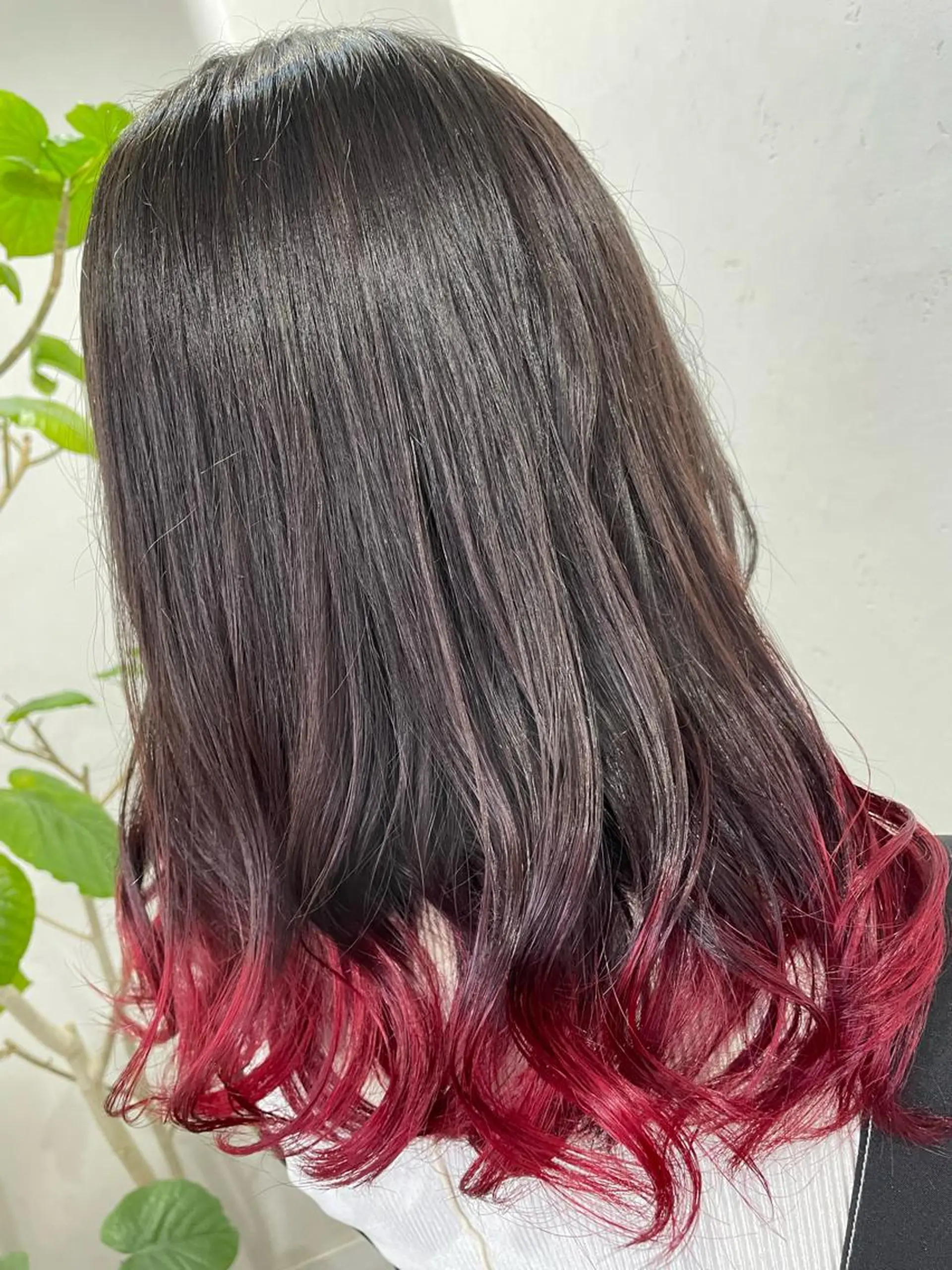 セミロング カラー 塩崎 明菜のヘアスタイル