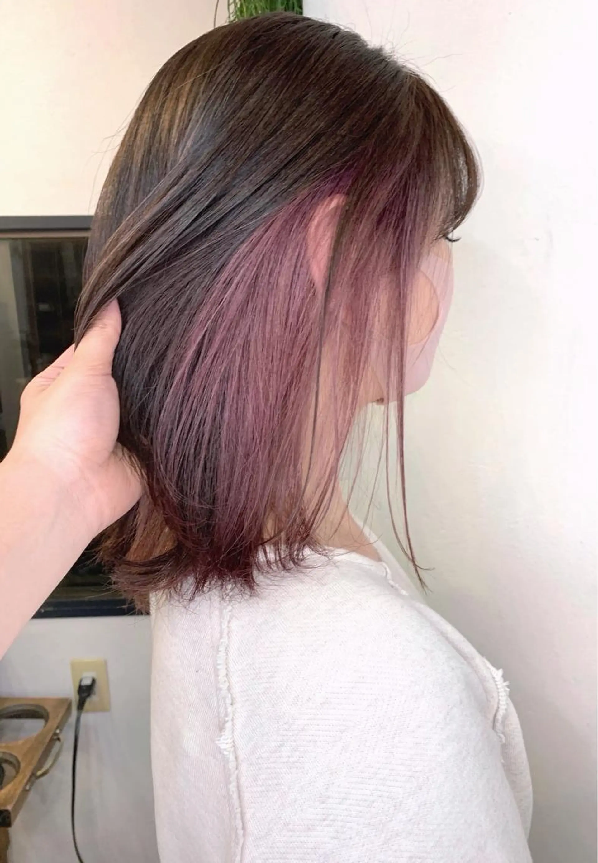 ミディアム レイヤーカット、 大人可愛い　中村美羅のヘアスタイル